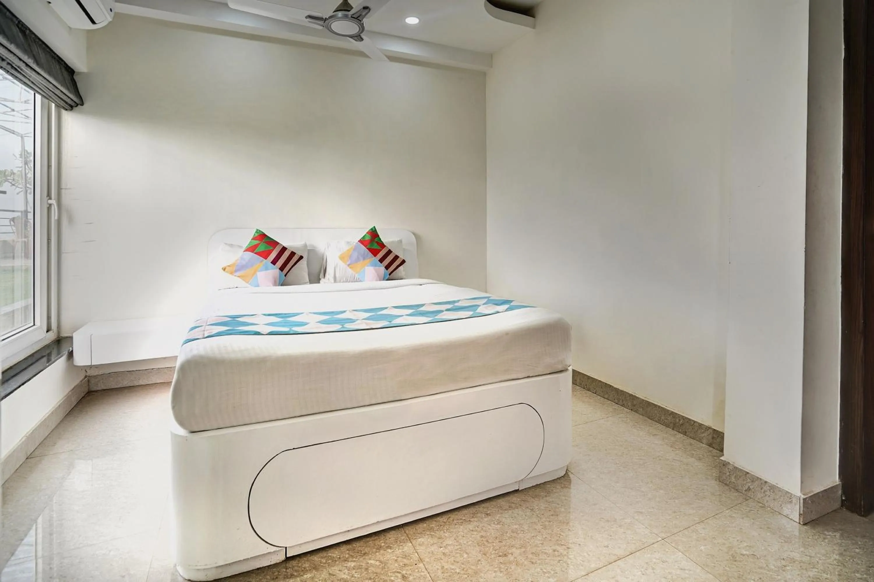 Bedroom, Bed in Capital O Sayhallo Prime Residency