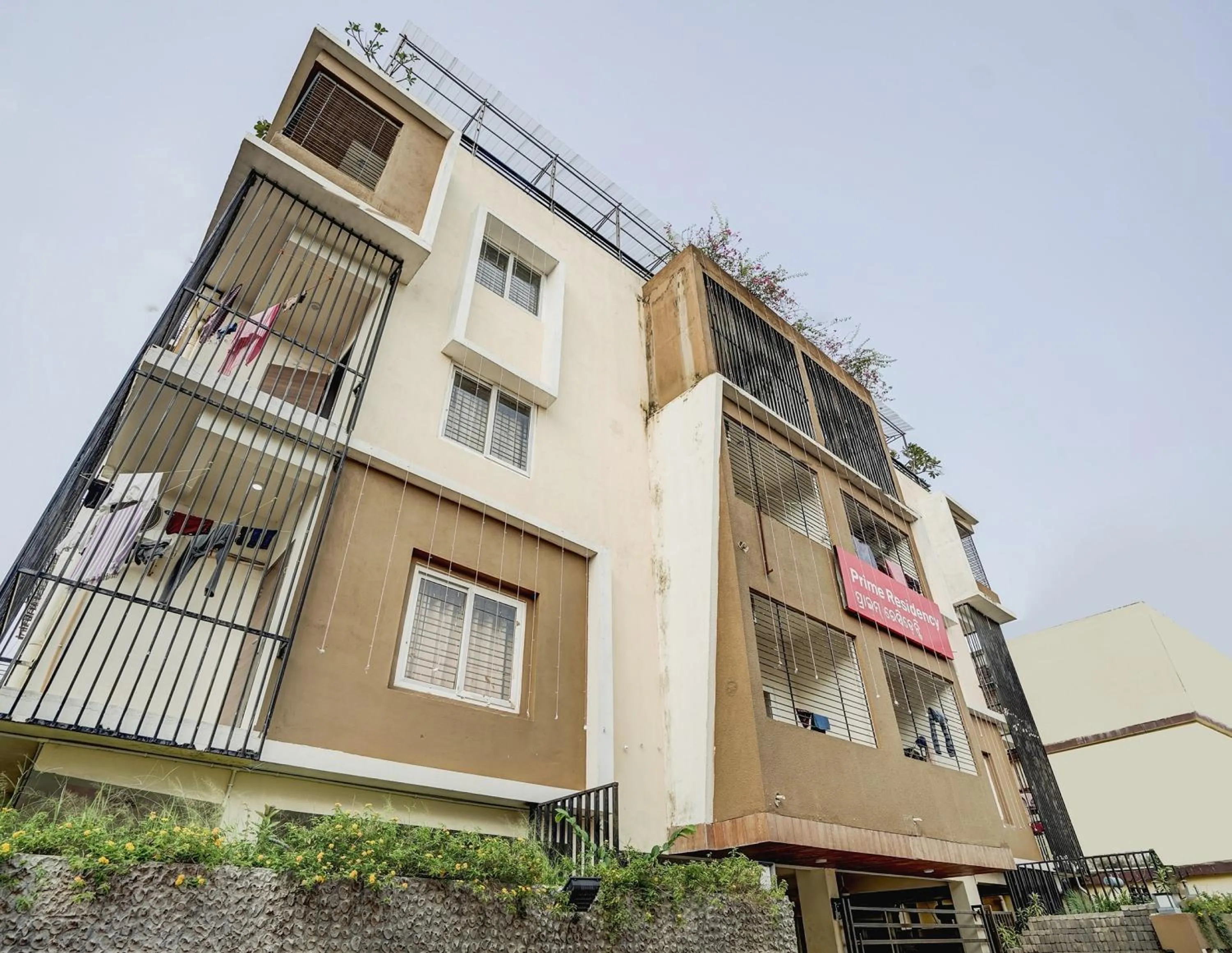 Facade/entrance in Capital O Sayhallo Prime Residency