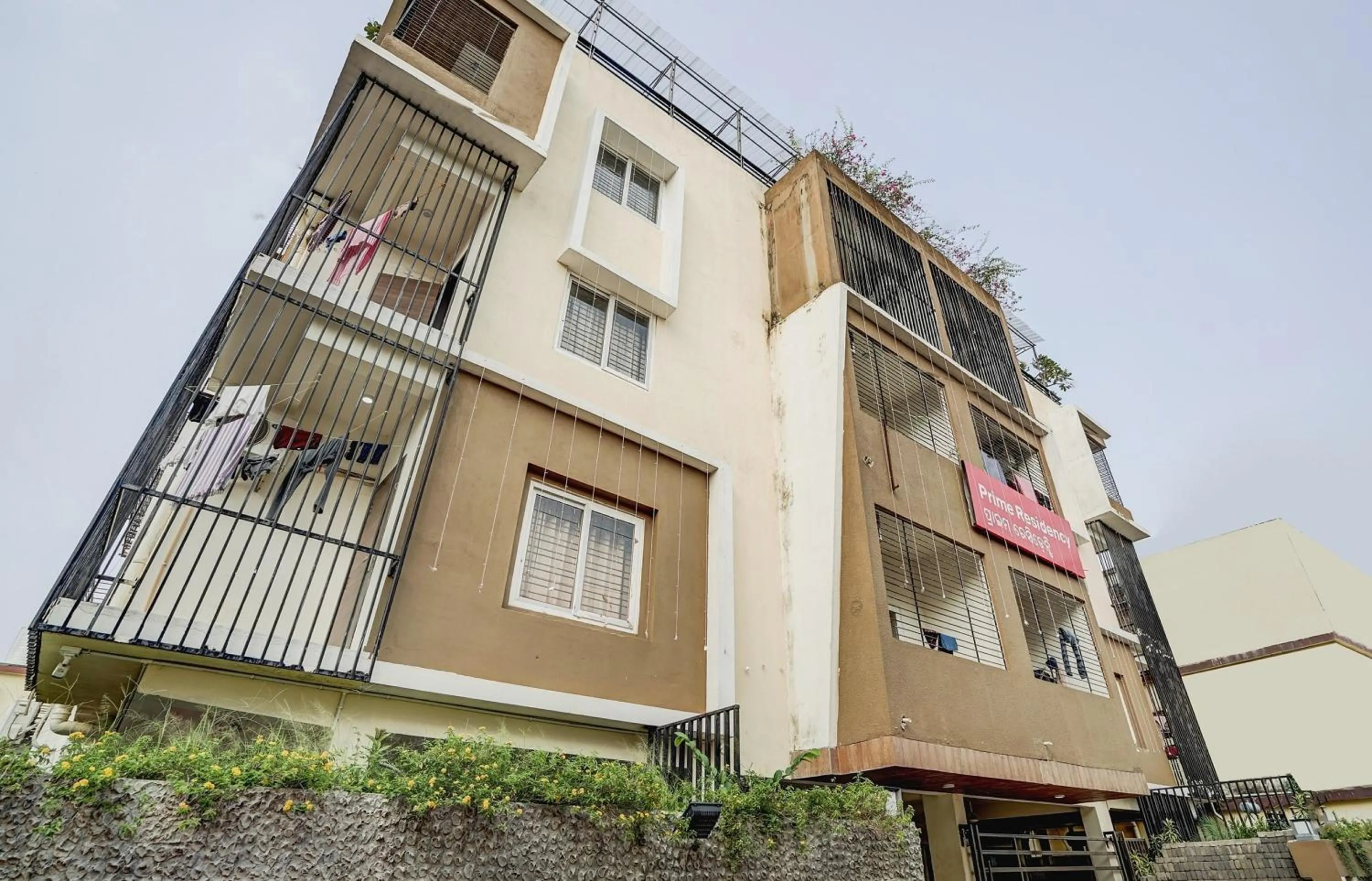 Facade/entrance in Capital O Sayhallo Prime Residency