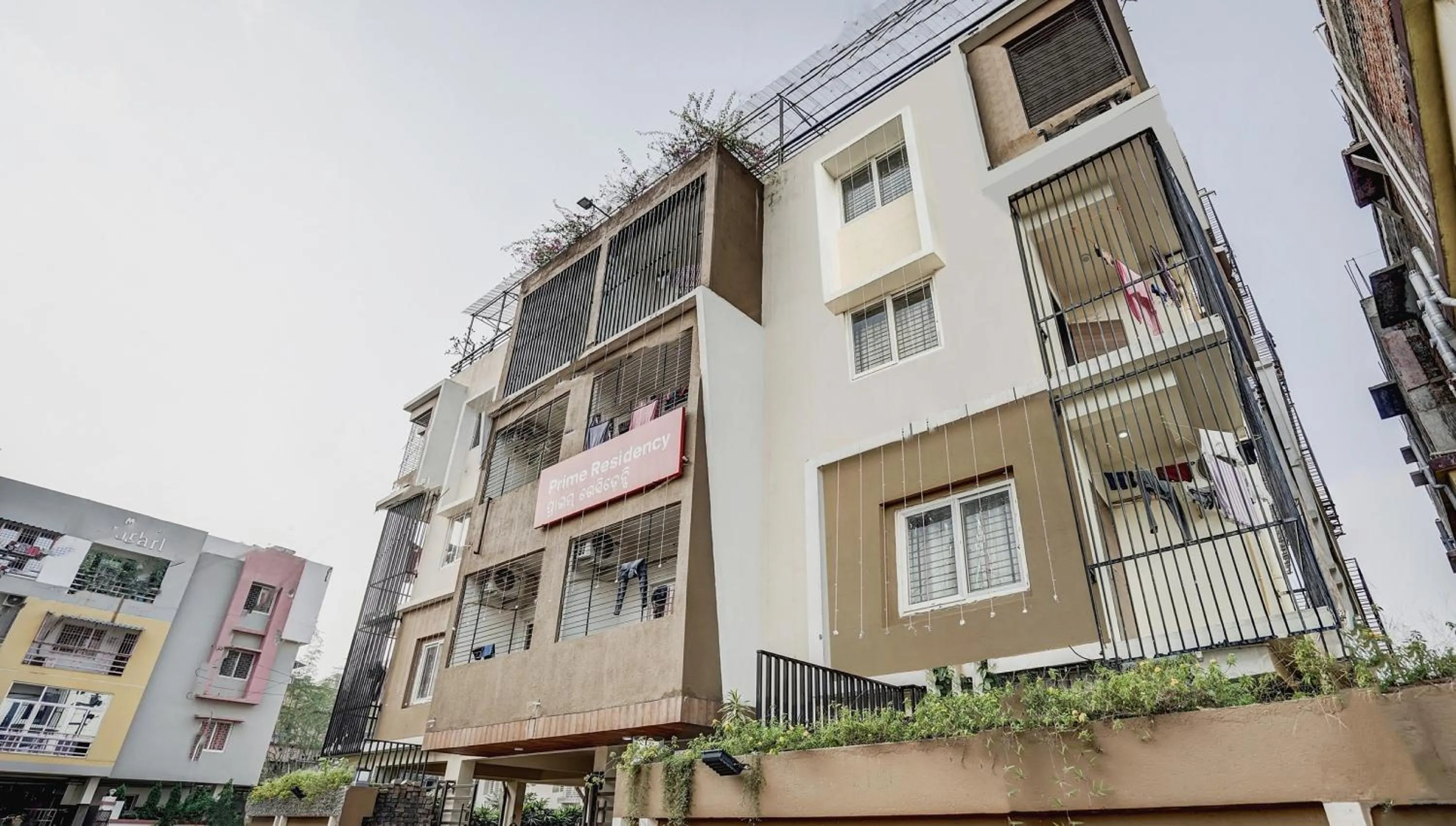 Facade/entrance in Capital O Sayhallo Prime Residency