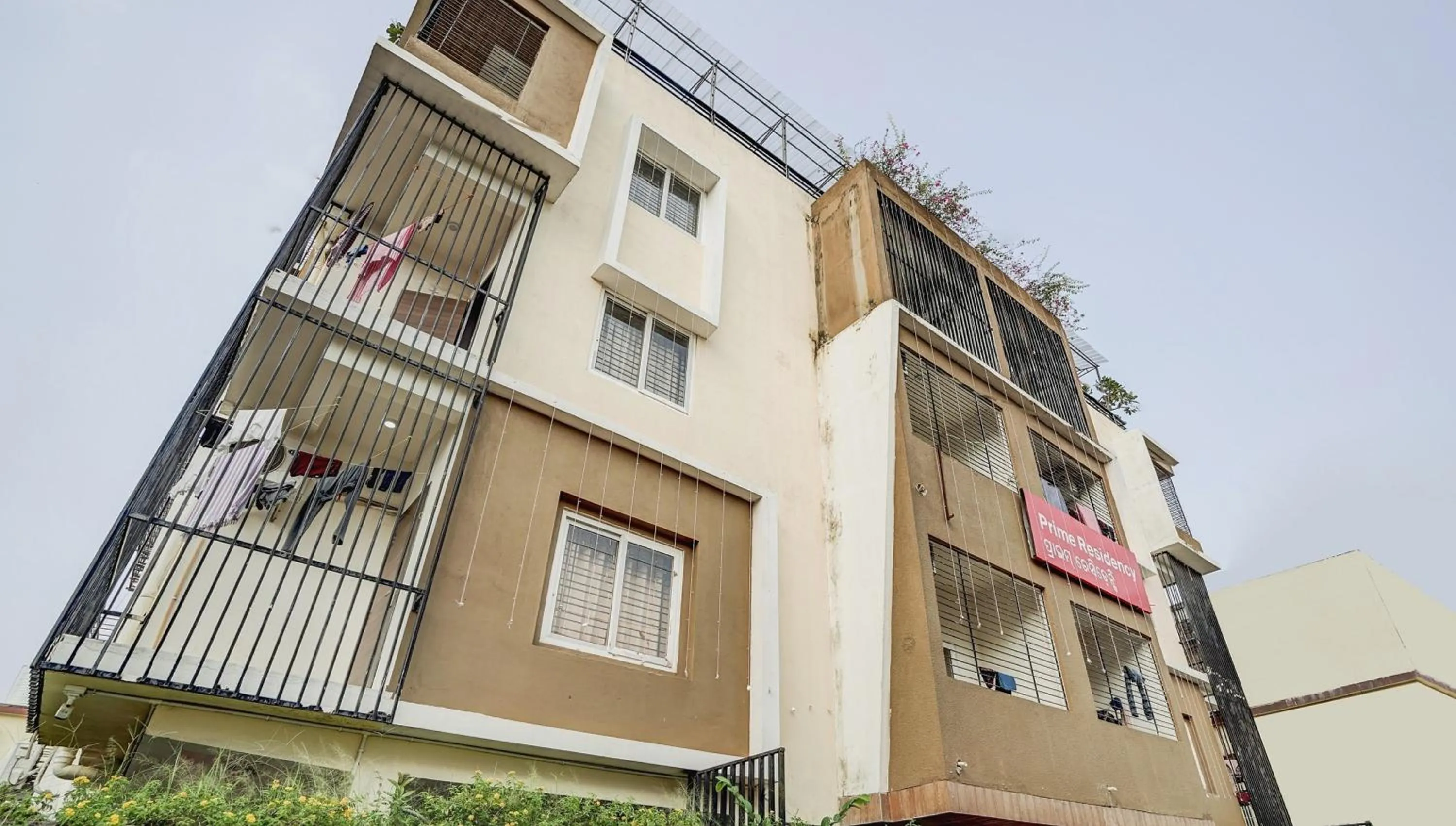 Facade/entrance in Capital O Sayhallo Prime Residency