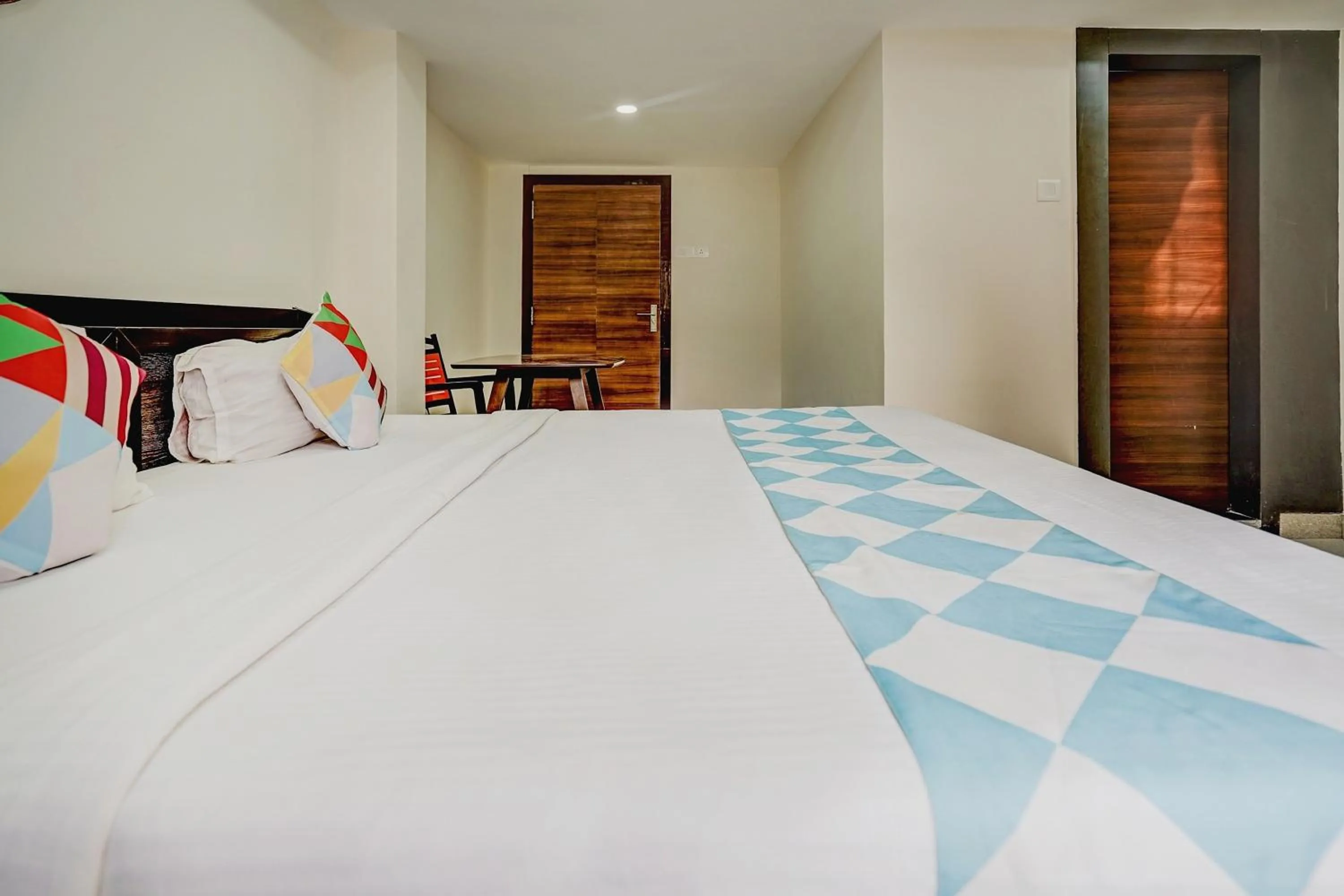 Bedroom, Bed in Capital O Sayhallo Prime Residency