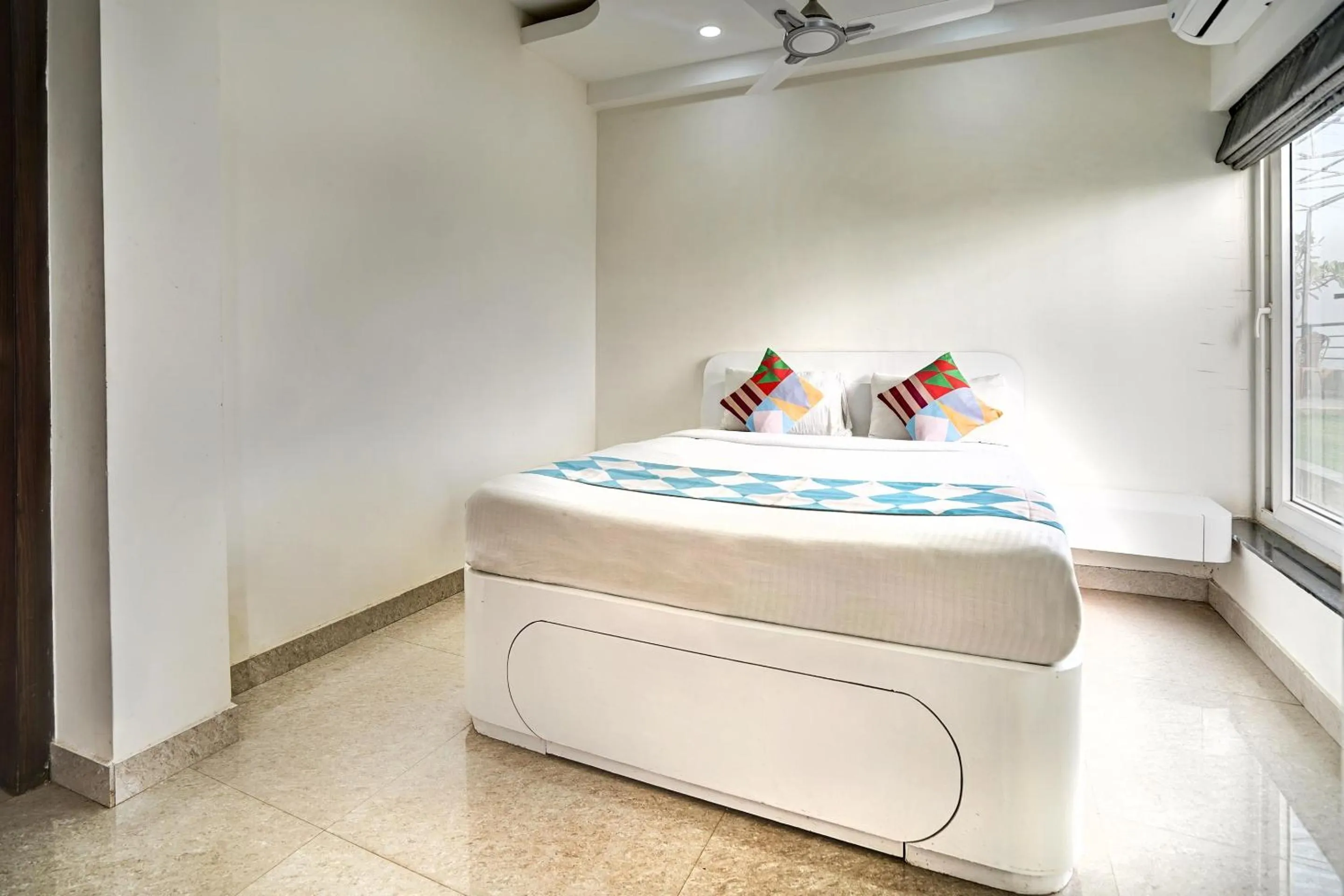 Bedroom, Bed in Capital O Sayhallo Prime Residency