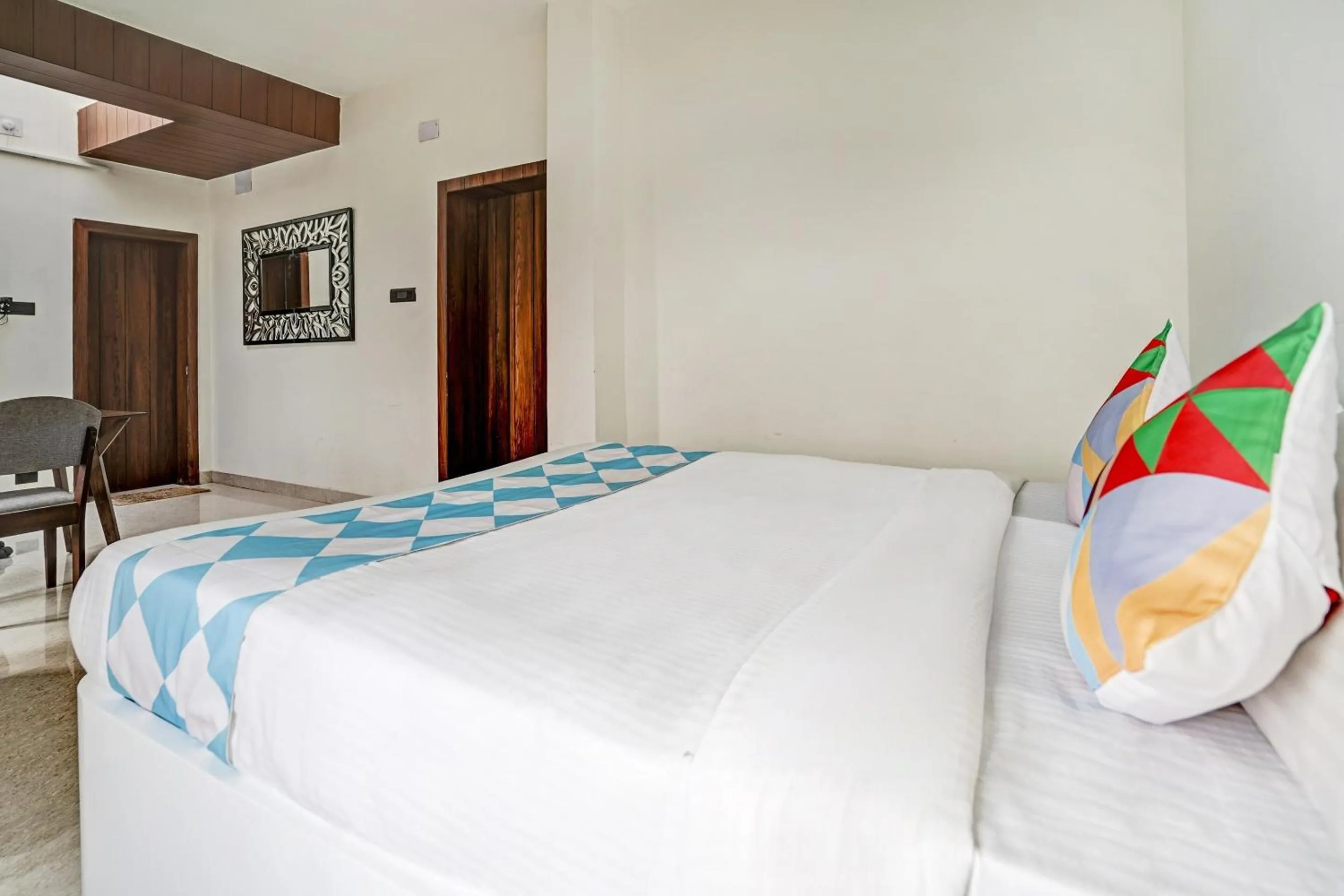 Bedroom, Bed in Capital O Sayhallo Prime Residency