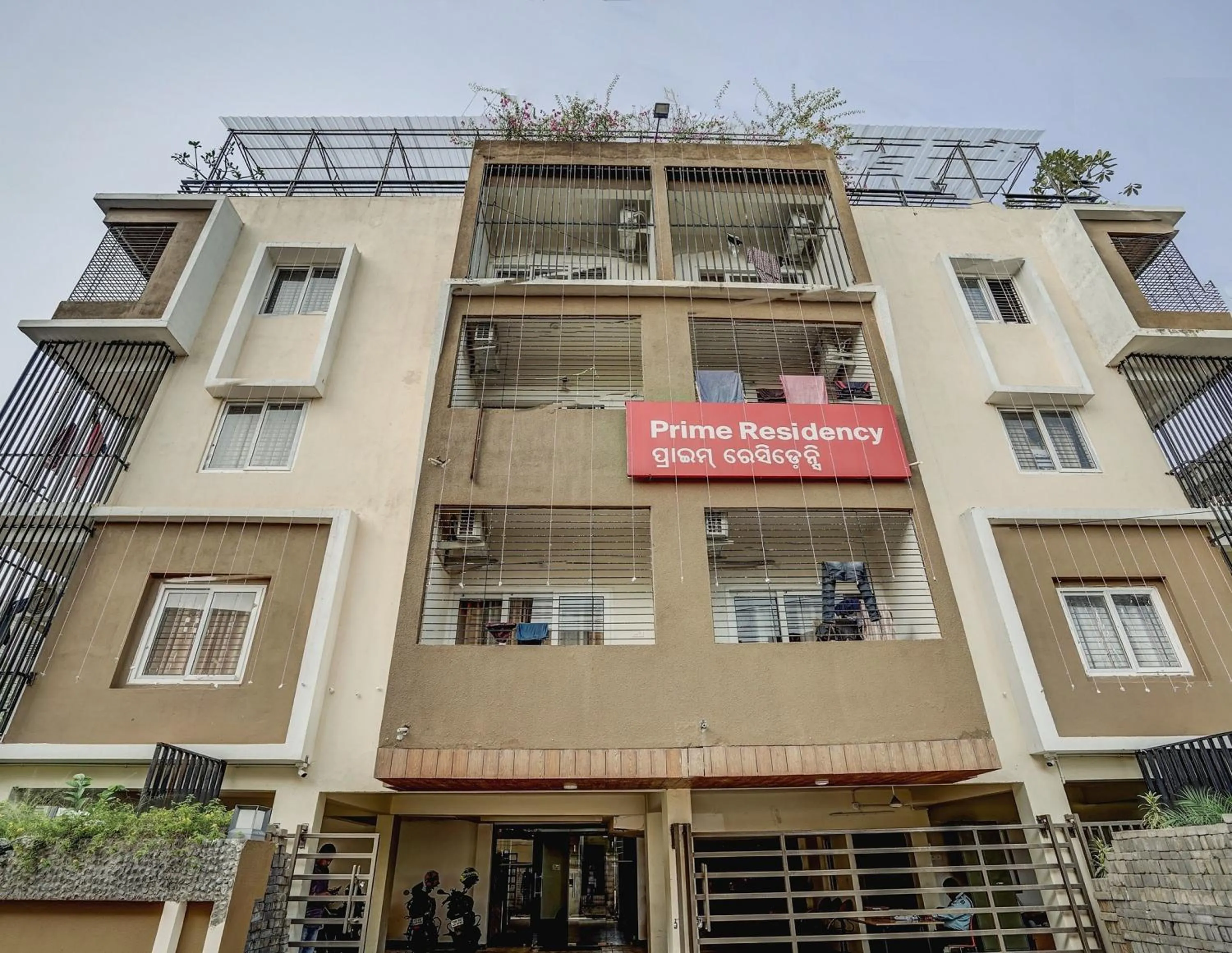 Facade/entrance in Capital O Sayhallo Prime Residency