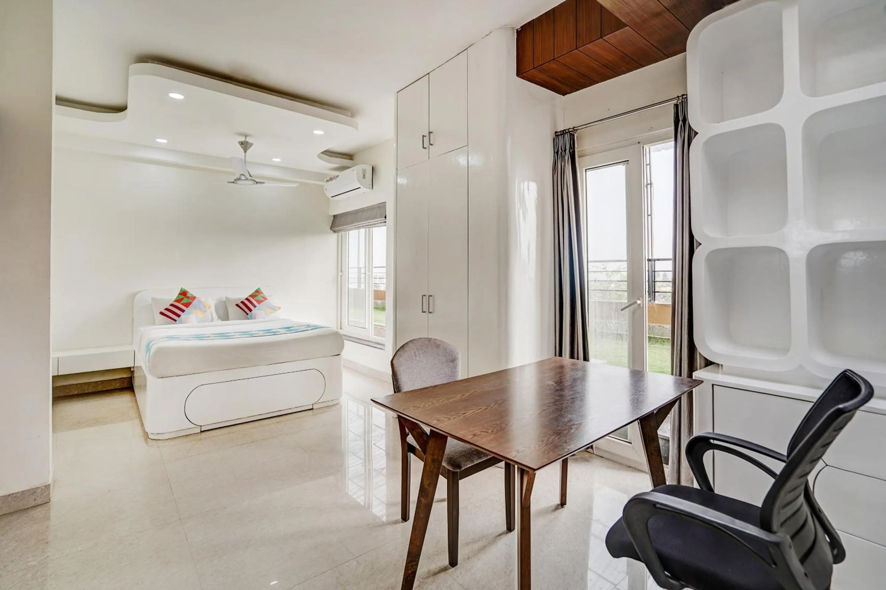 Bedroom, Bed in Capital O Sayhallo Prime Residency