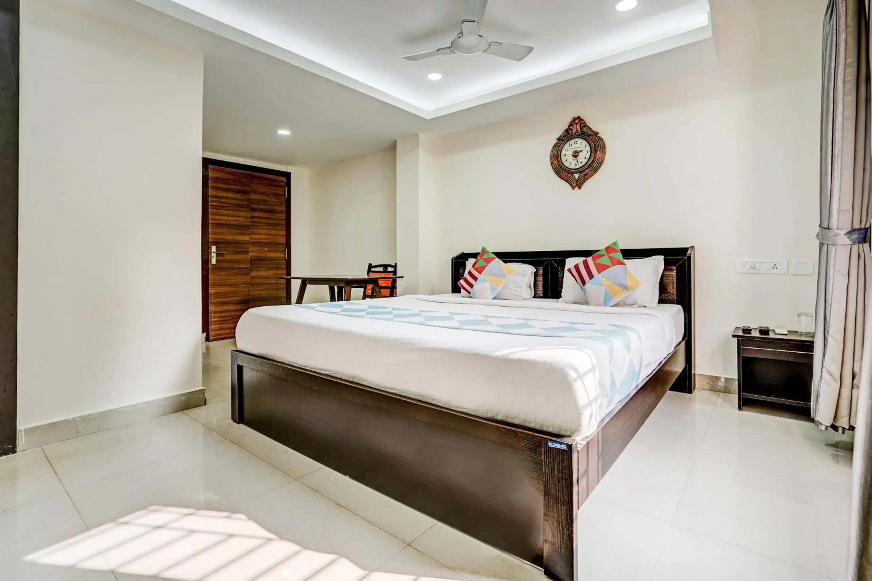 Bedroom, Bed in Capital O Sayhallo Prime Residency