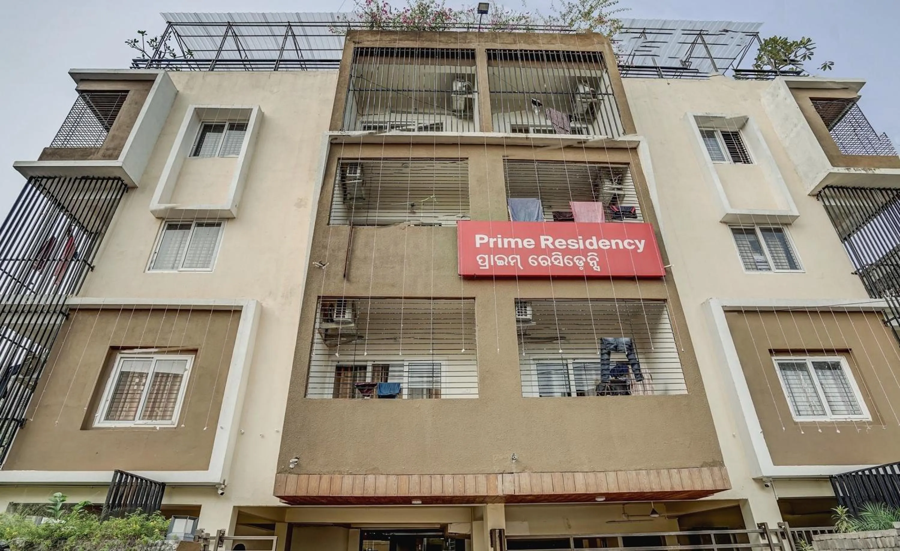 Facade/entrance in Capital O Sayhallo Prime Residency