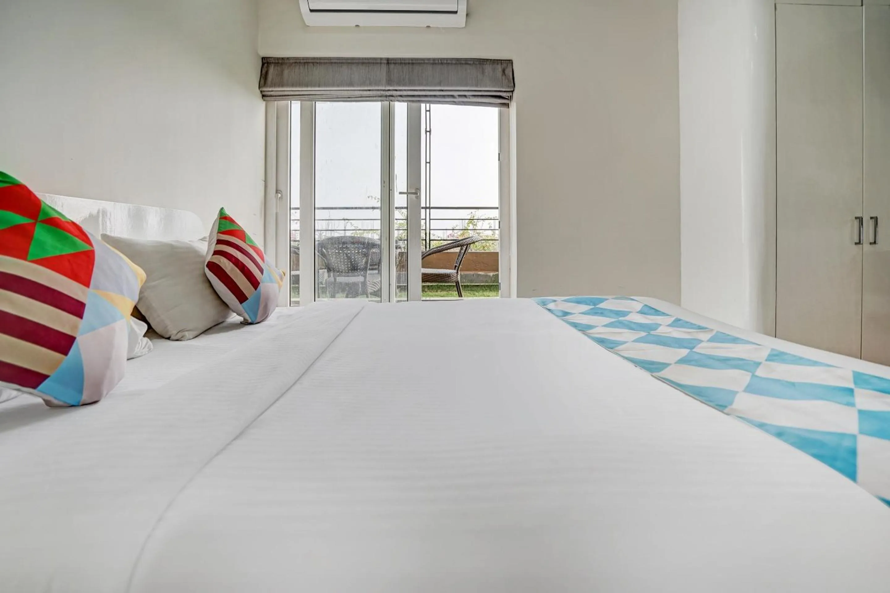 Bedroom, Bed in Capital O Sayhallo Prime Residency