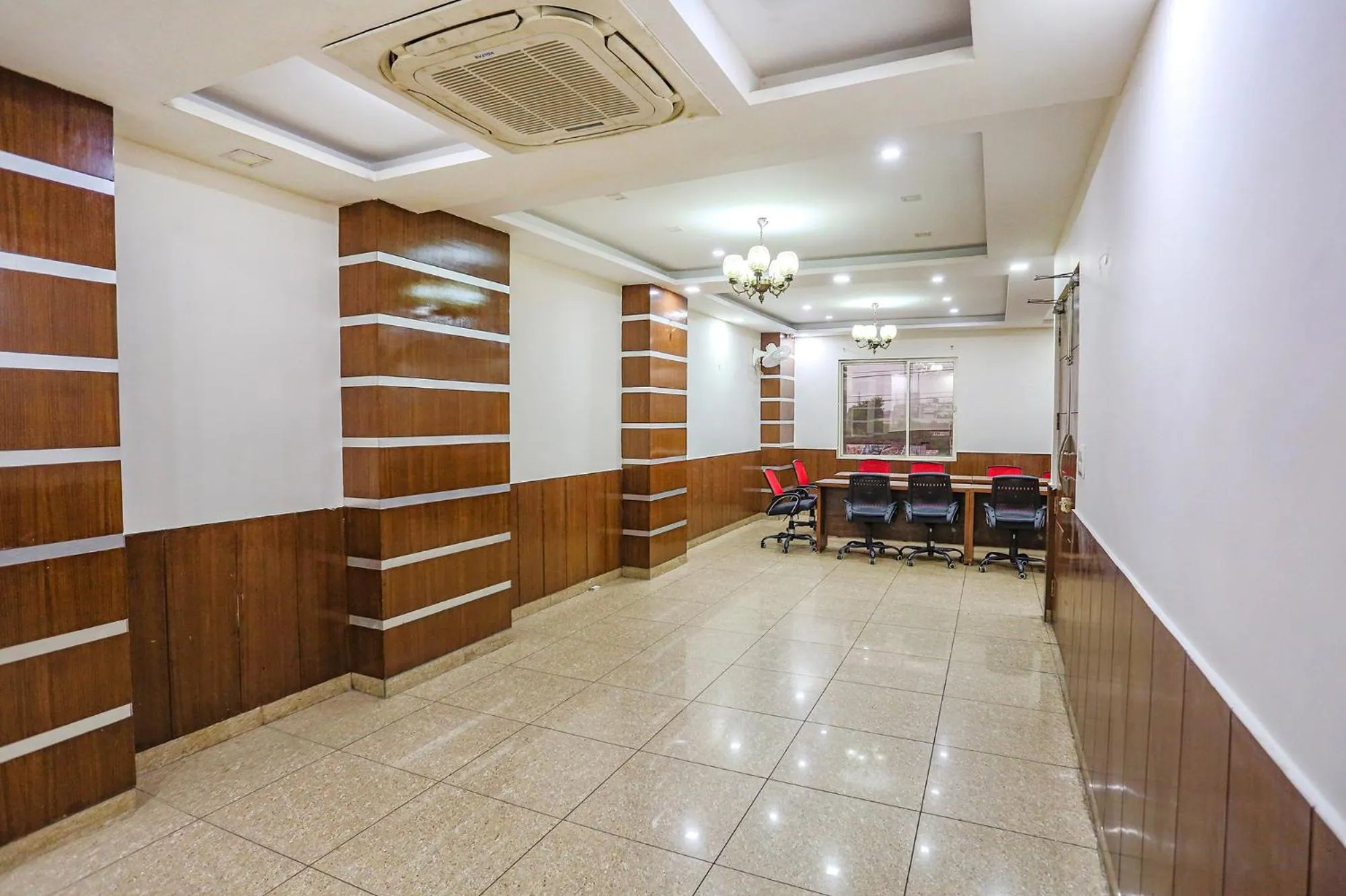 Meeting/conference room in FabHotel Frolic