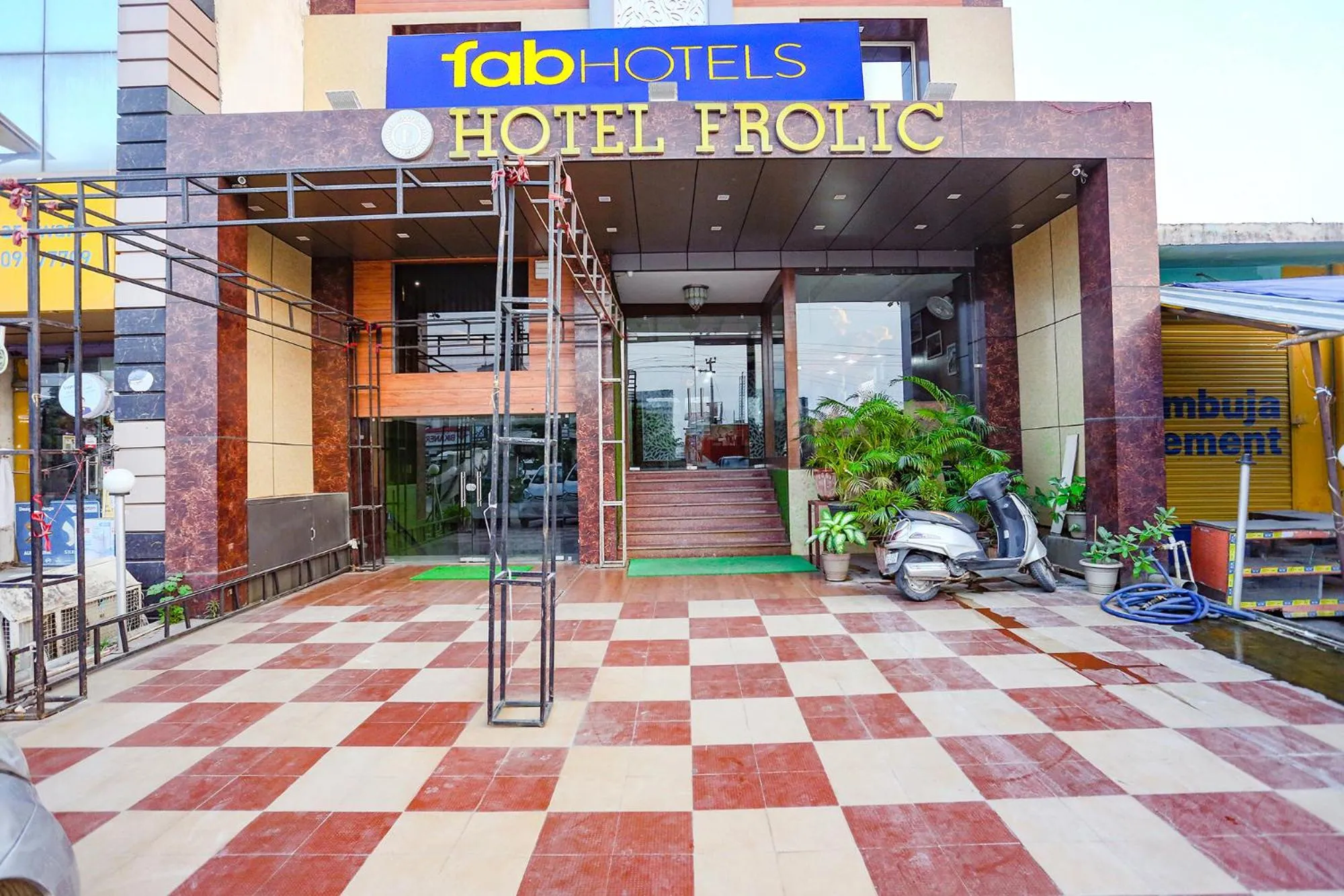 Facade/entrance in FabHotel Frolic