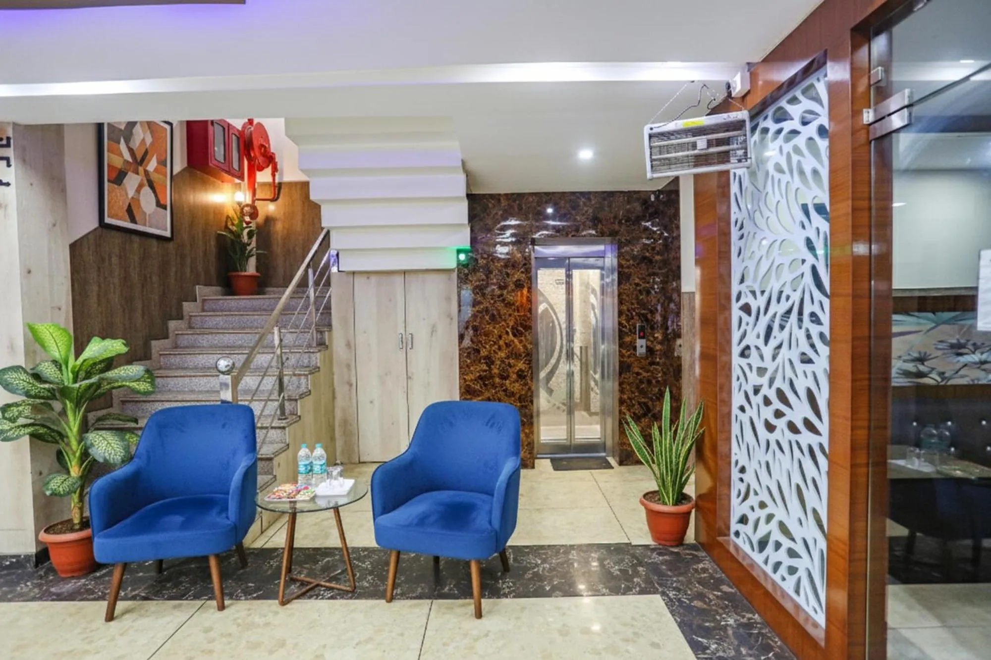 Seating area in FabHotel Frolic