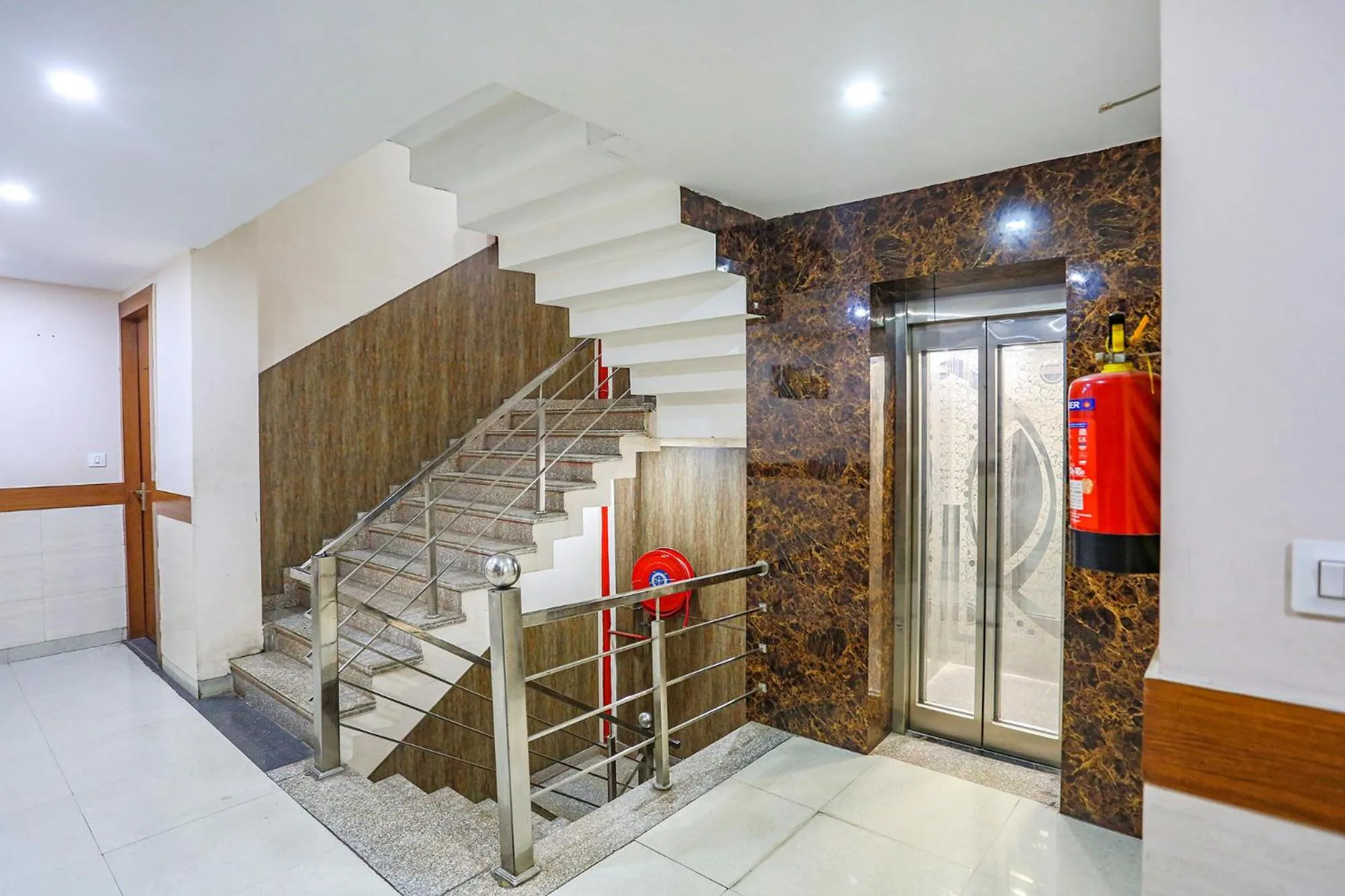 Lobby or reception in FabHotel Frolic