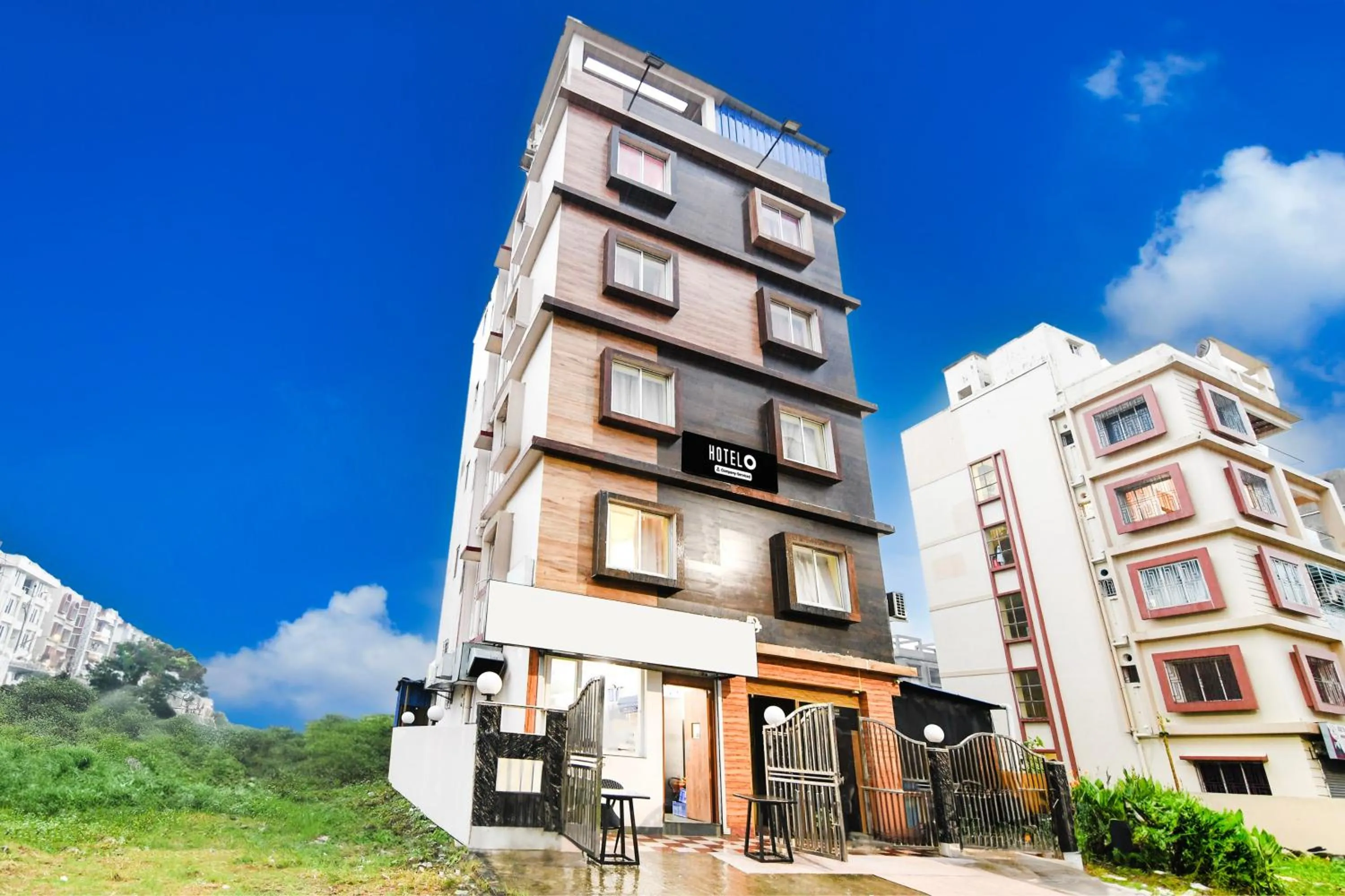 Facade/entrance in Super Hotel O New Town Near Kolkata Airport