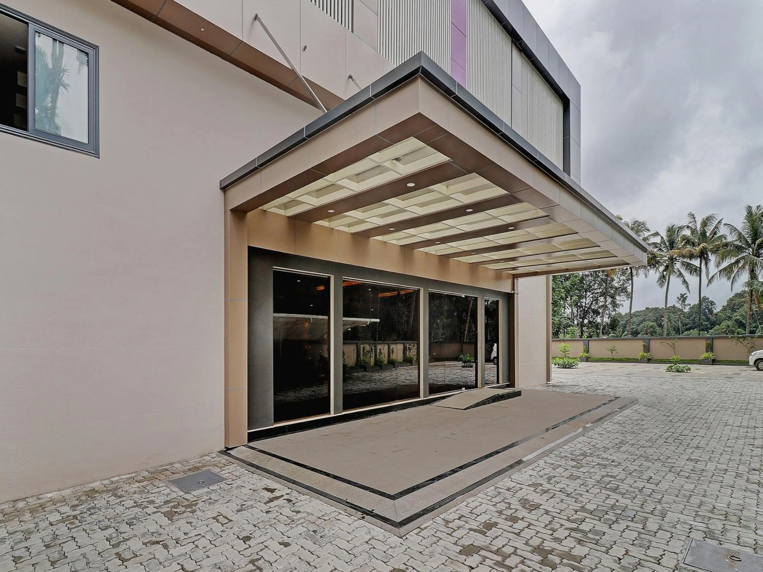 Facade/entrance in Super Townhouse Kizhakkambalam Tourist Home