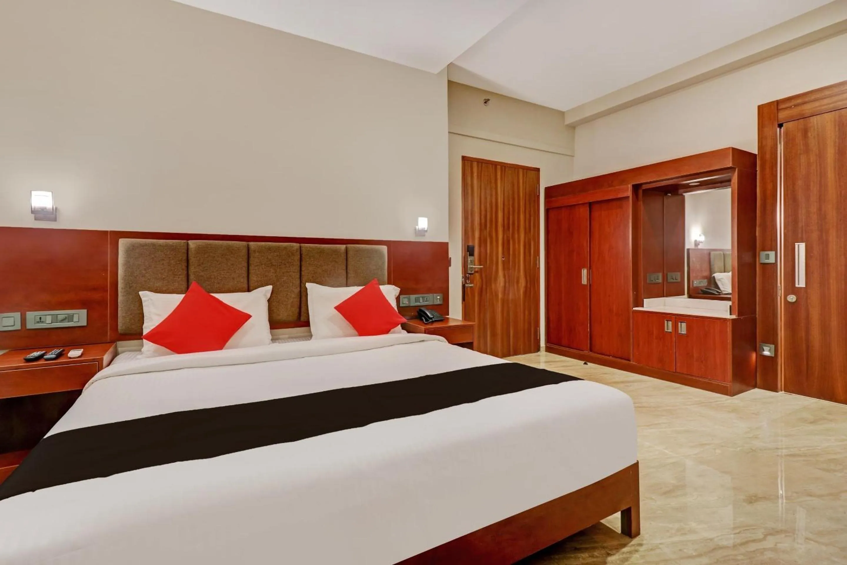 Bedroom, Bed in Super Townhouse Kizhakkambalam Tourist Home