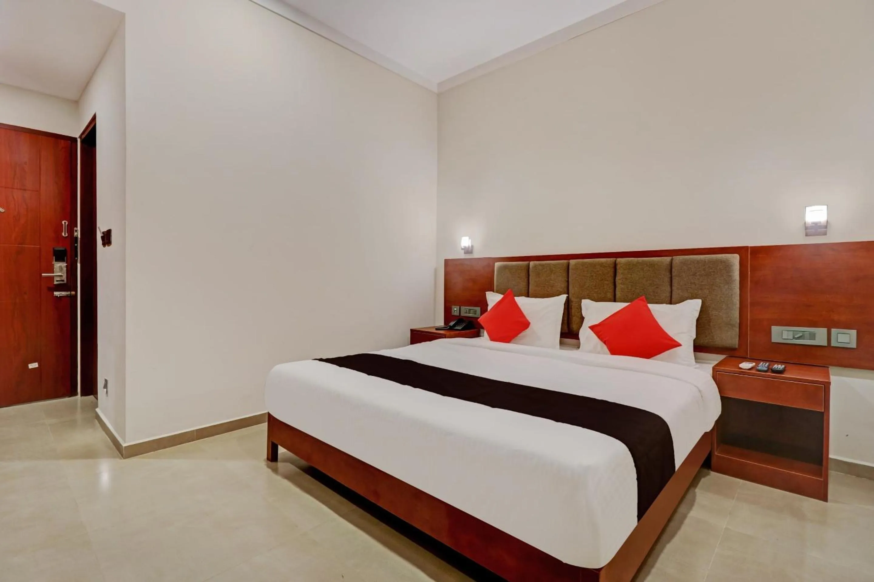 Bedroom, Bed in Super Townhouse Kizhakkambalam Tourist Home