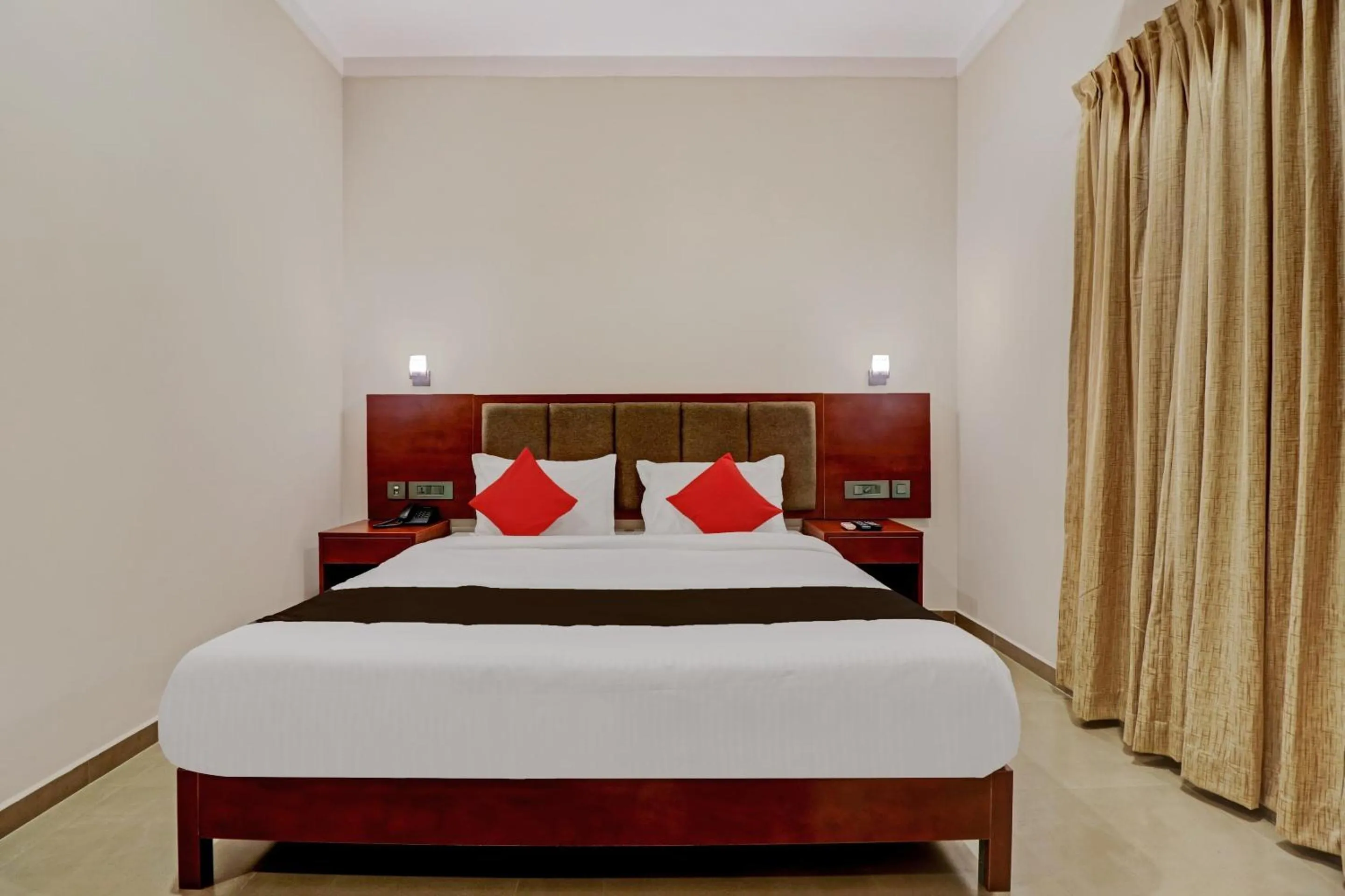 Bedroom, Bed in Super Townhouse Kizhakkambalam Tourist Home