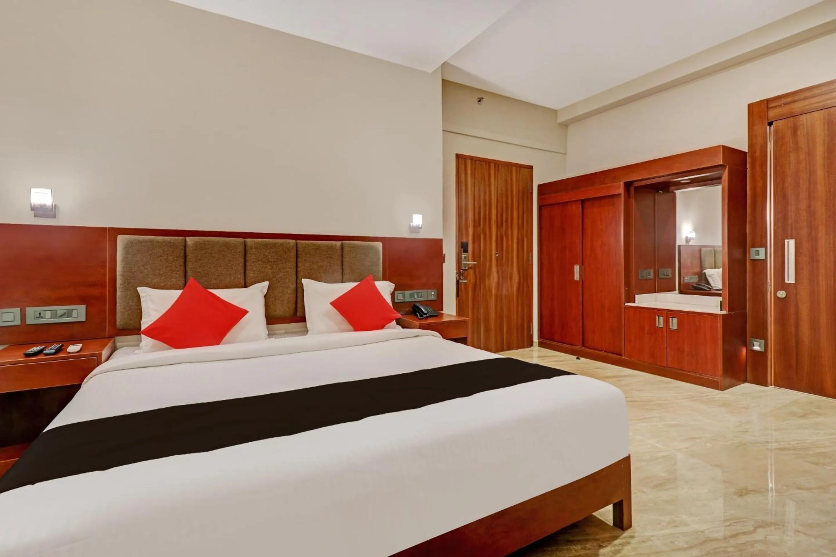 Bedroom, Bed in Super Townhouse Kizhakkambalam Tourist Home