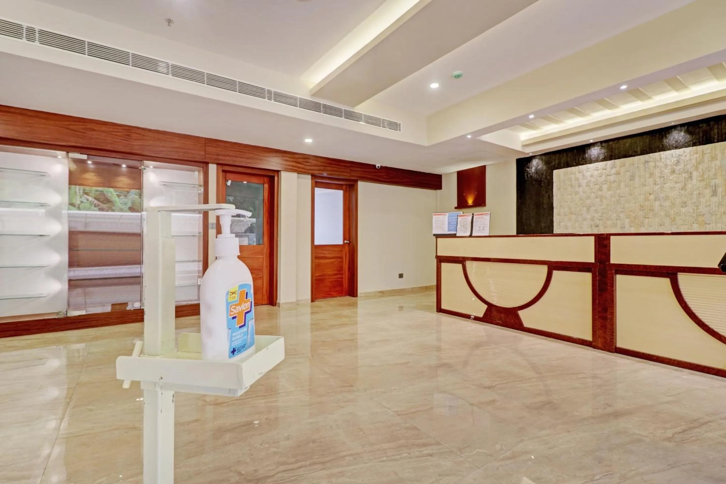 Lobby or reception in Super Townhouse Kizhakkambalam Tourist Home