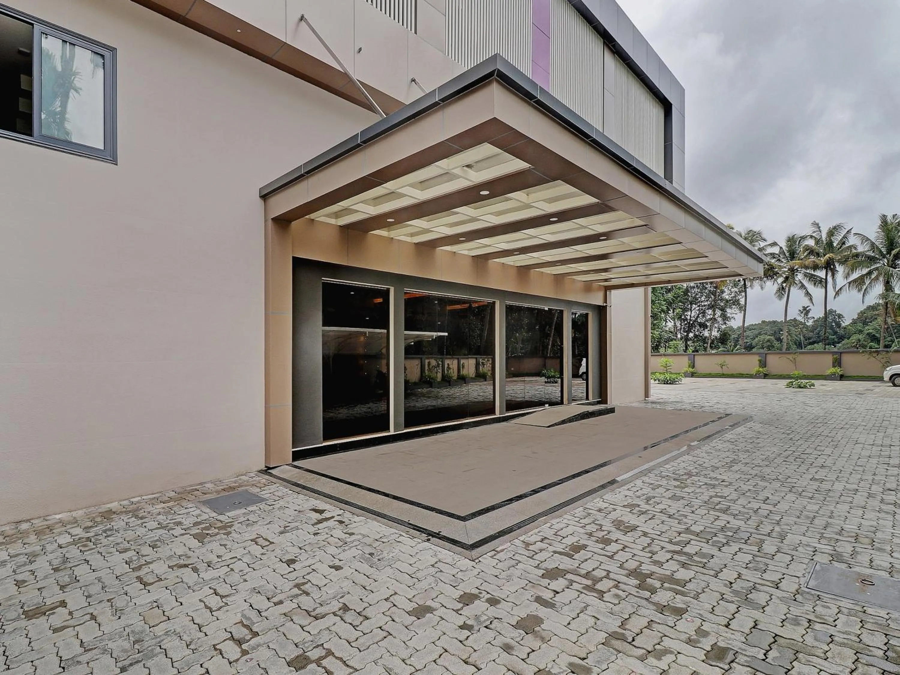 Facade/entrance in Super Townhouse Kizhakkambalam Tourist Home