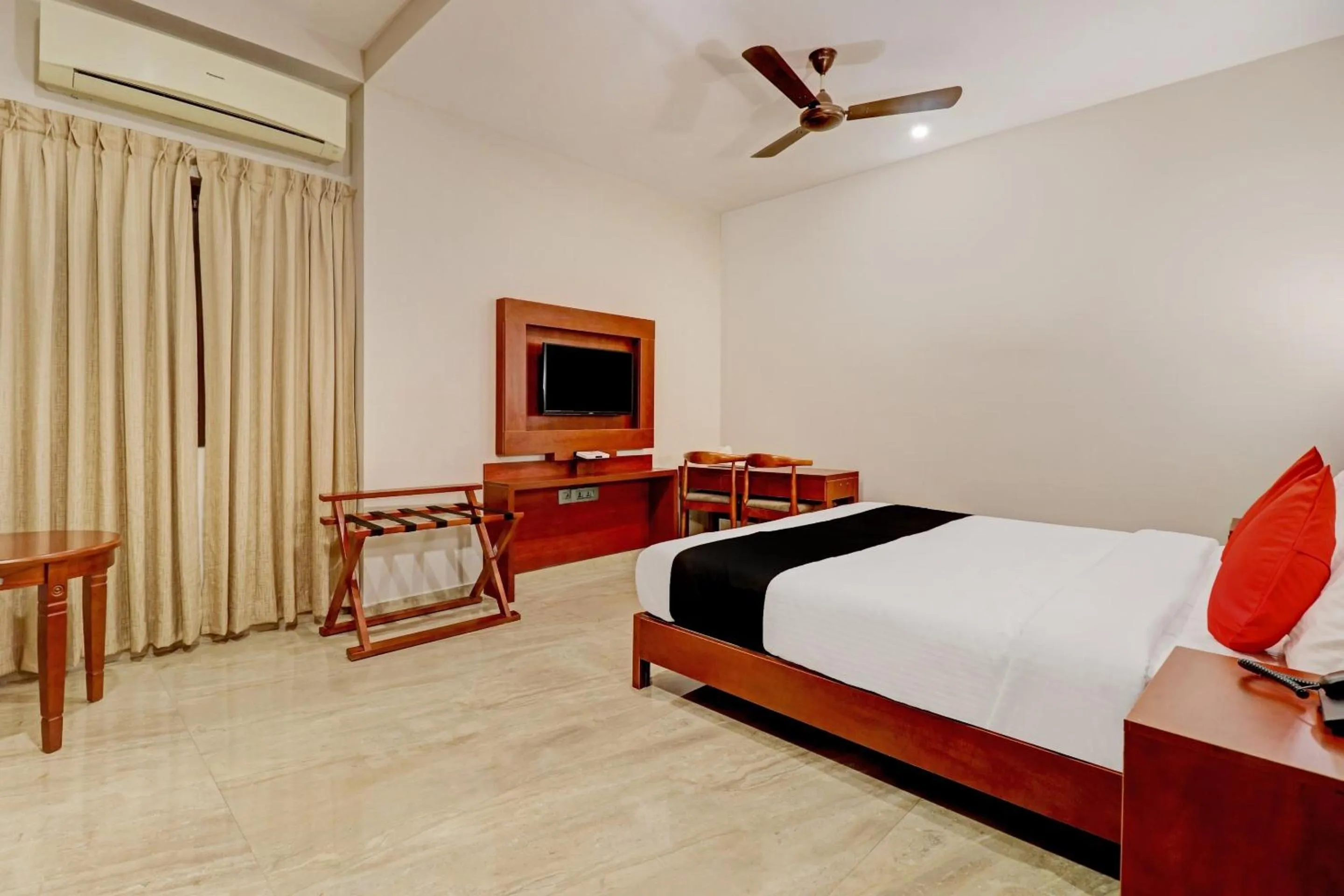 Bedroom, Bed in Super Townhouse Kizhakkambalam Tourist Home