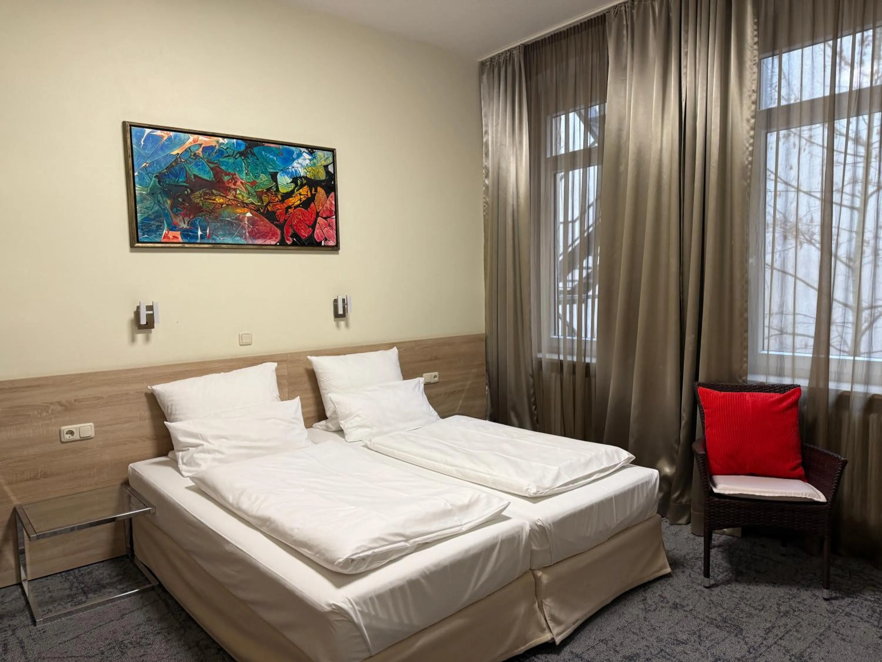 Photo of the whole room, Bed in Hotel Central