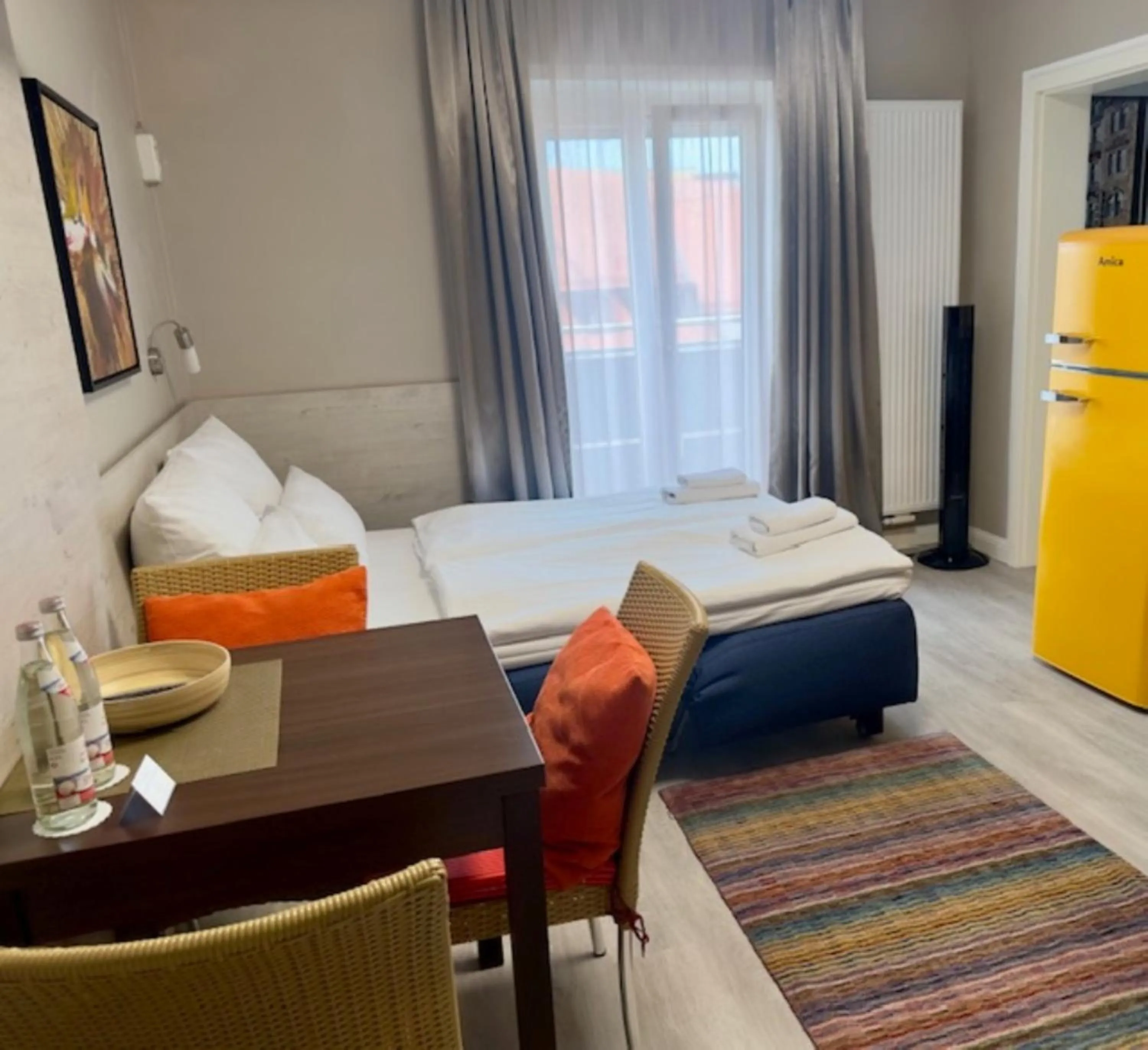 Photo of the whole room, Bed in Hotel Central