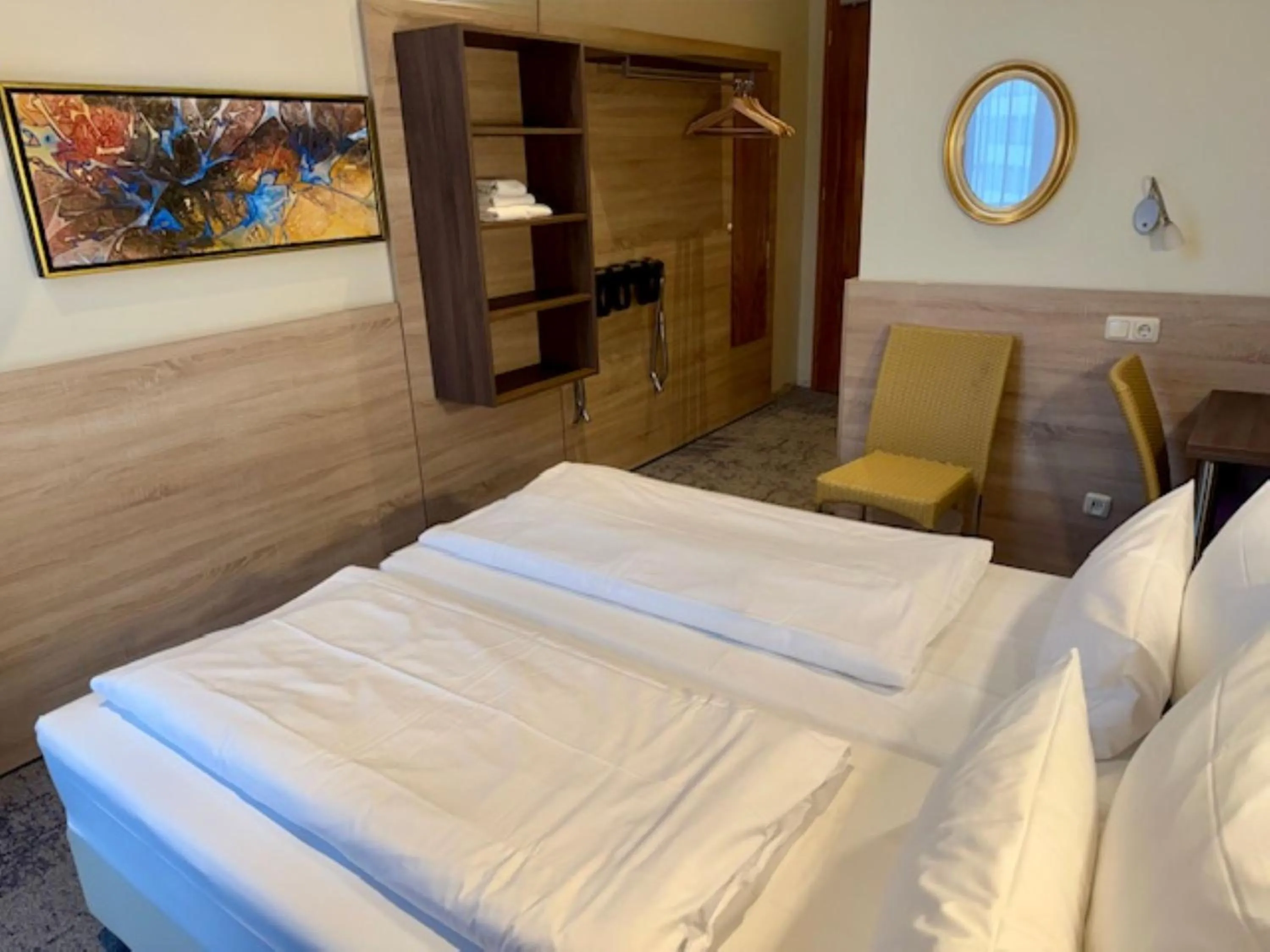 Photo of the whole room, Bed in Hotel Central