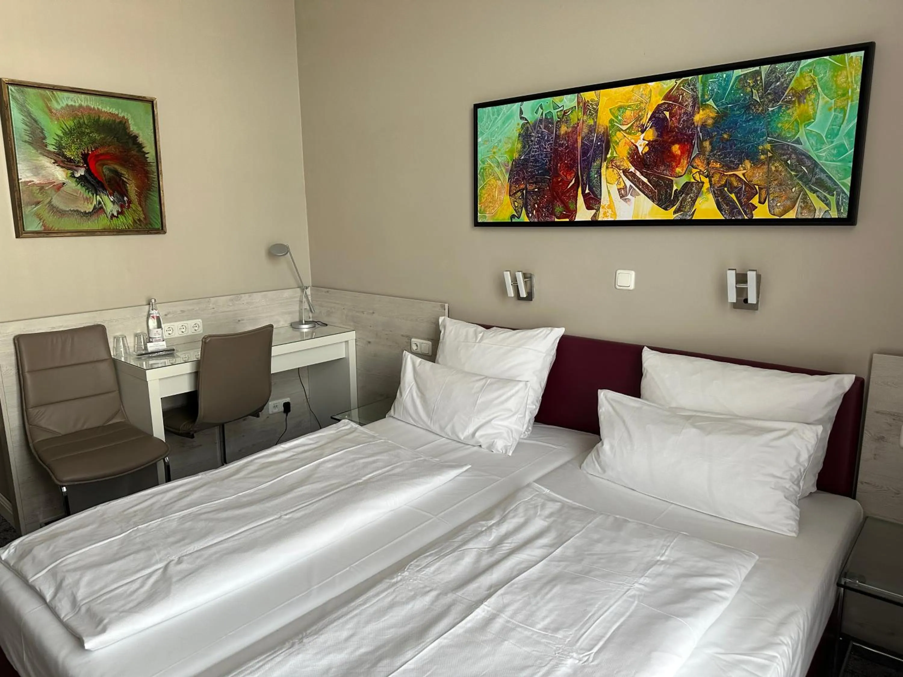 Photo of the whole room, Bed in Hotel Central