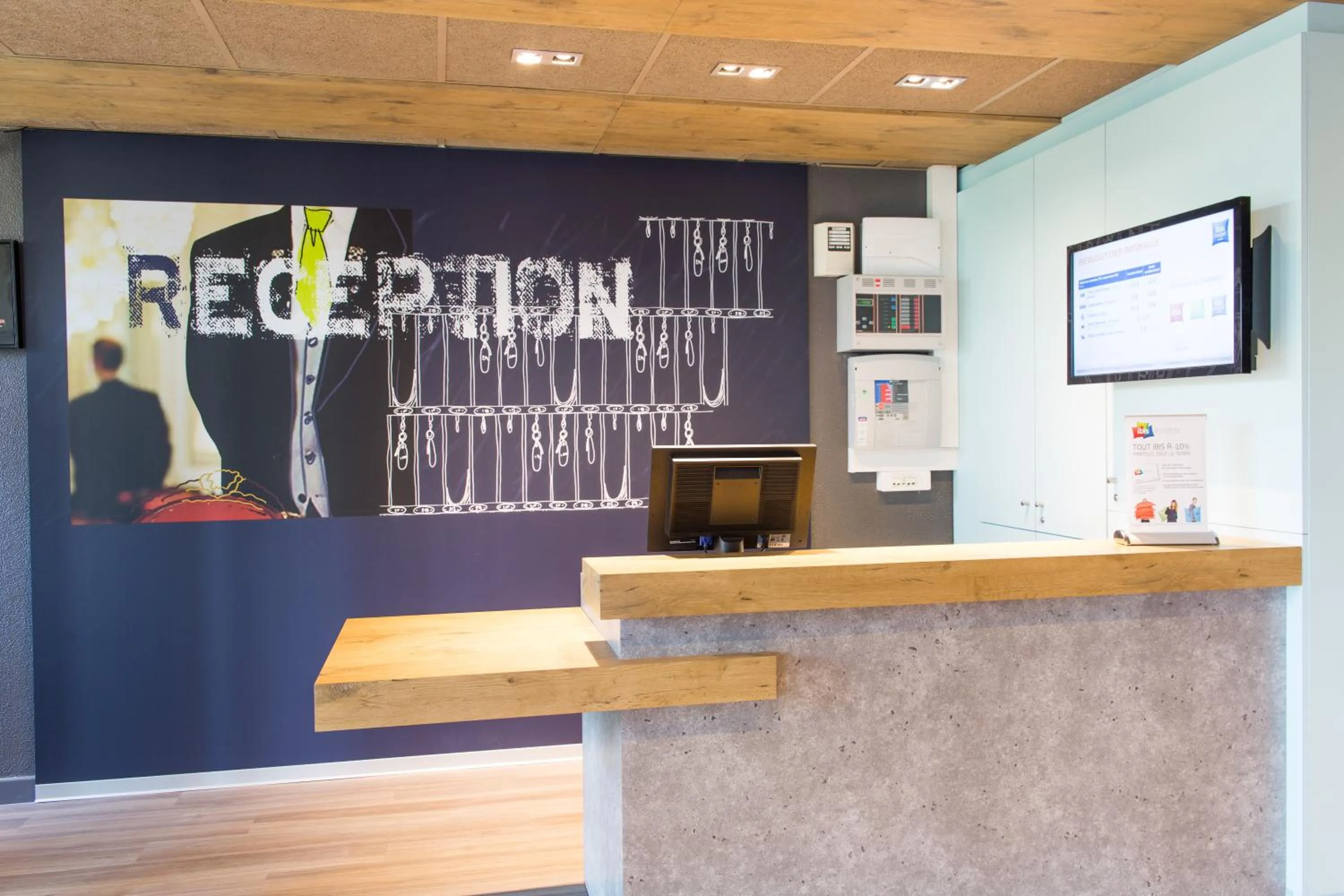 Lobby or reception in ibis budget Caen Mondeville