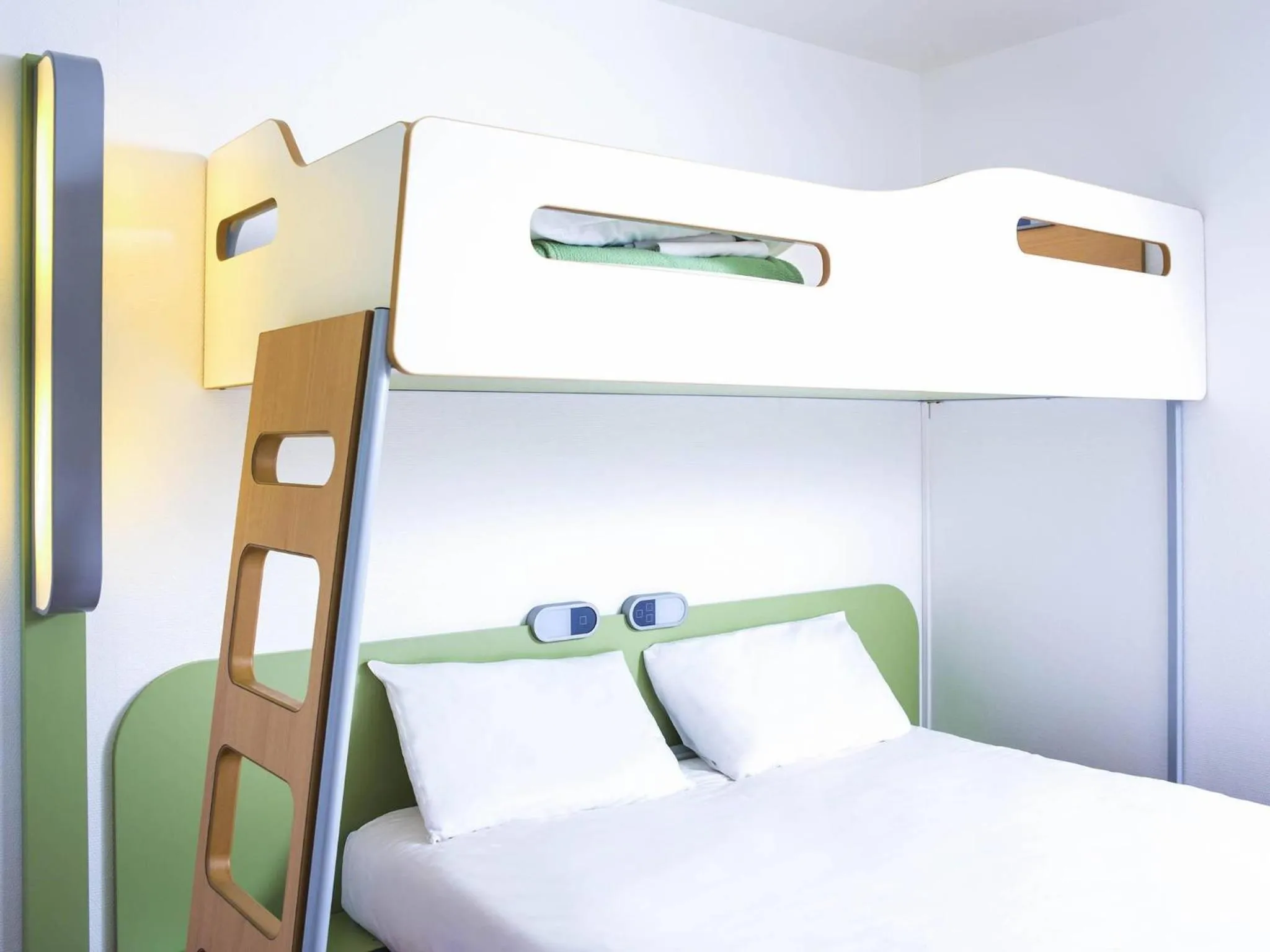 Bedroom, Bed in ibis budget Caen Mondeville