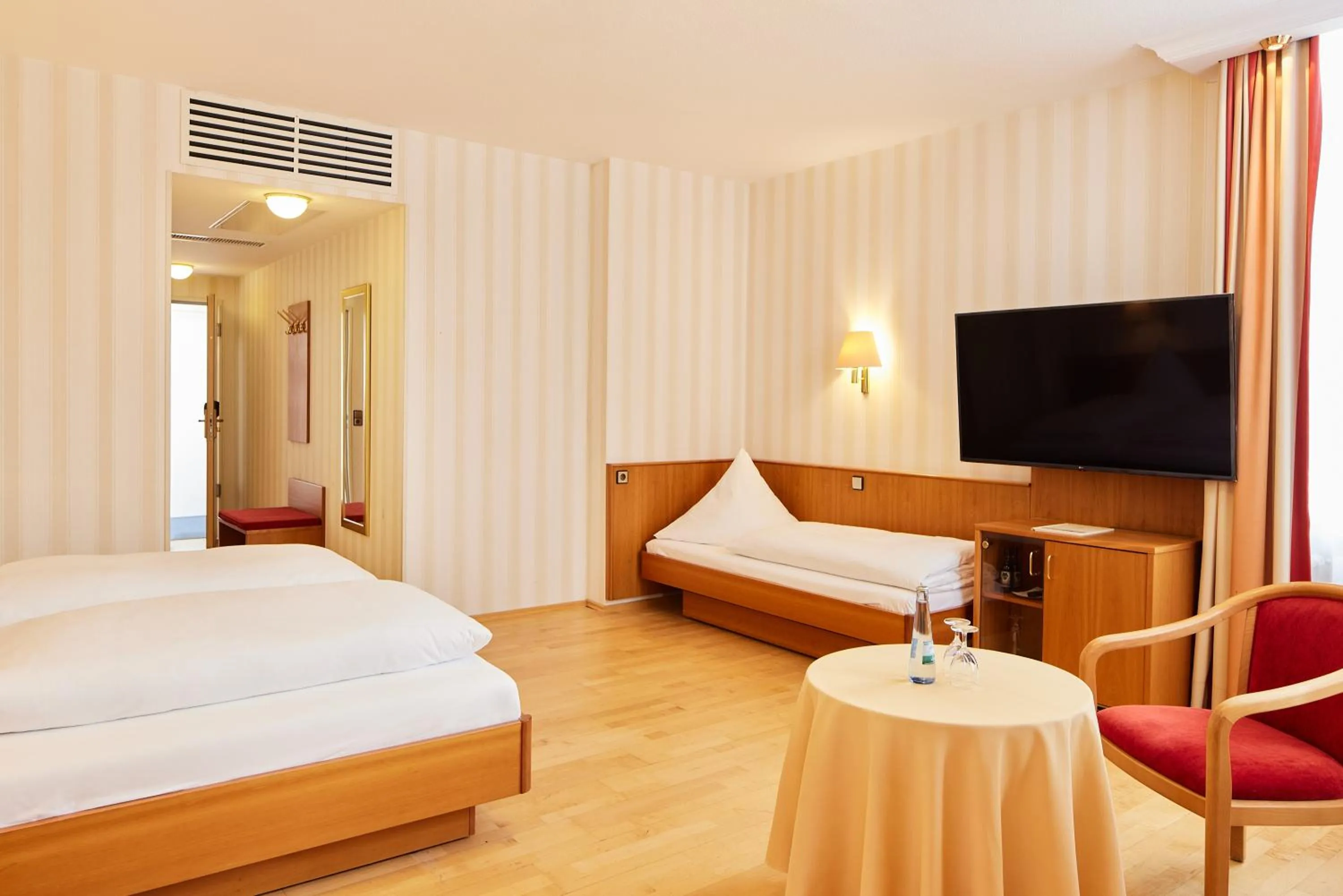 Photo of the whole room, Bed in Hotel Zum Schiff