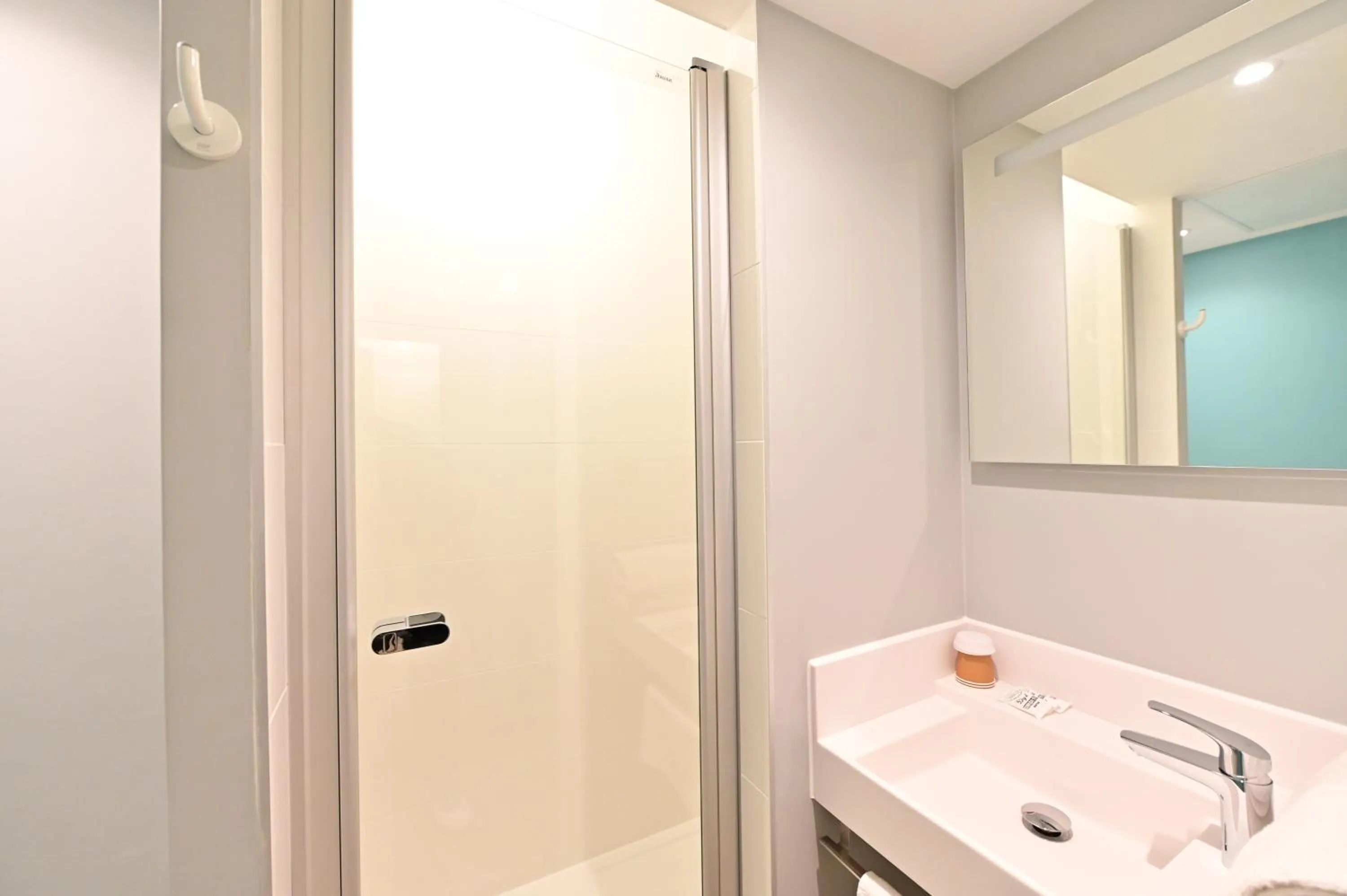 Shower in ibis budget Forbach Centre