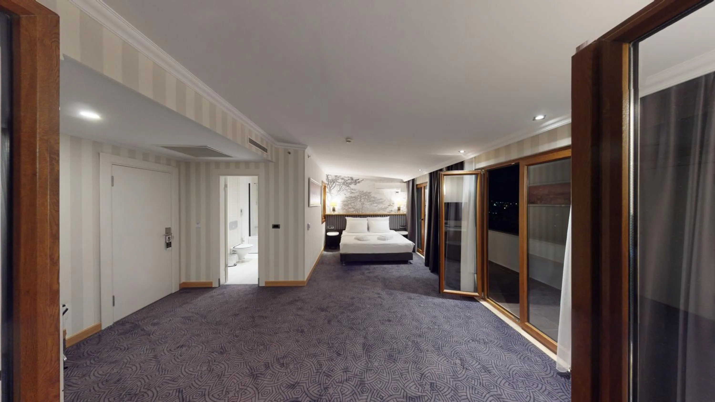 Bedroom, Bed in DOUBLE ROYAL HOTEL