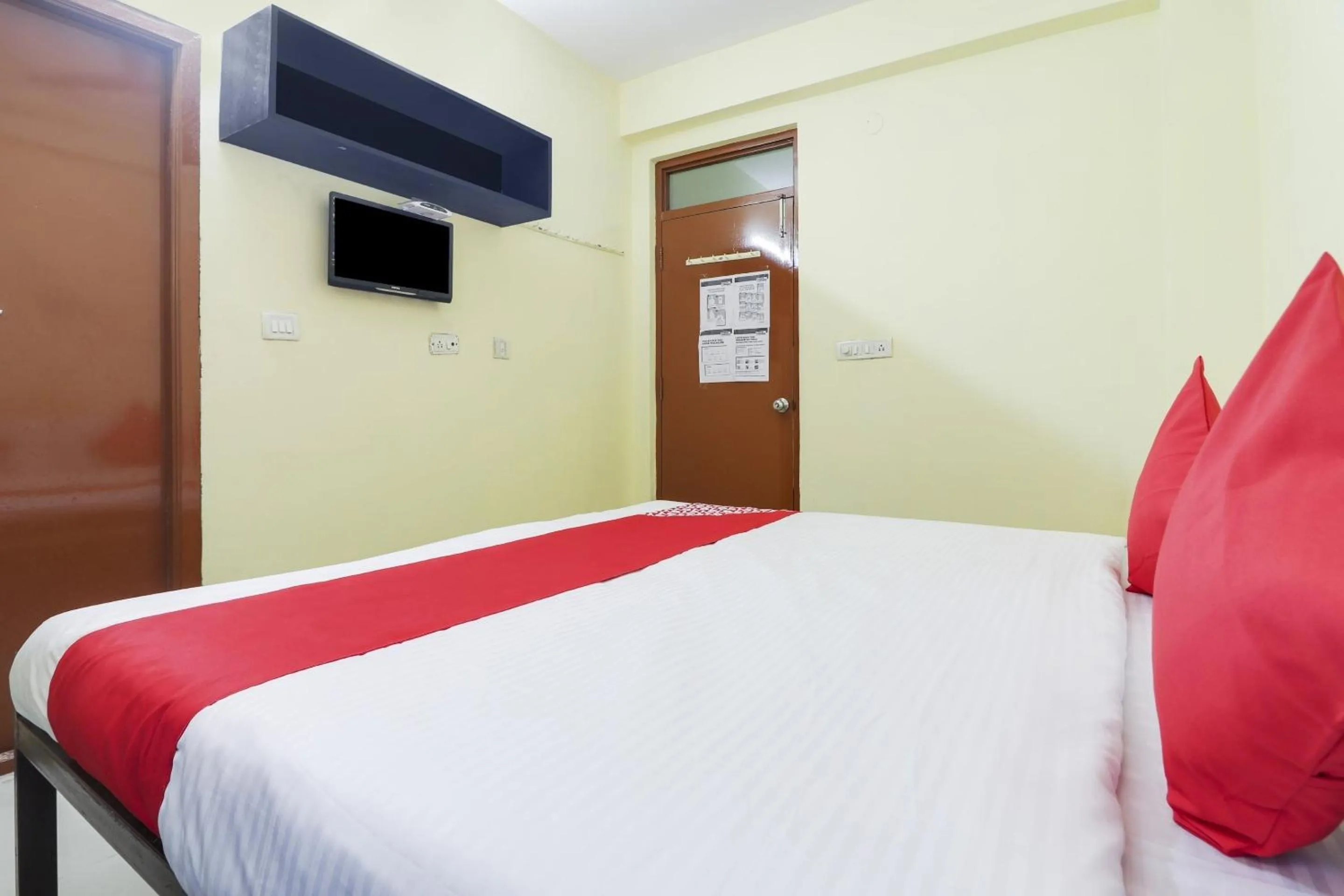 Bedroom, Bed in Hotel O Ruby Grand Inn