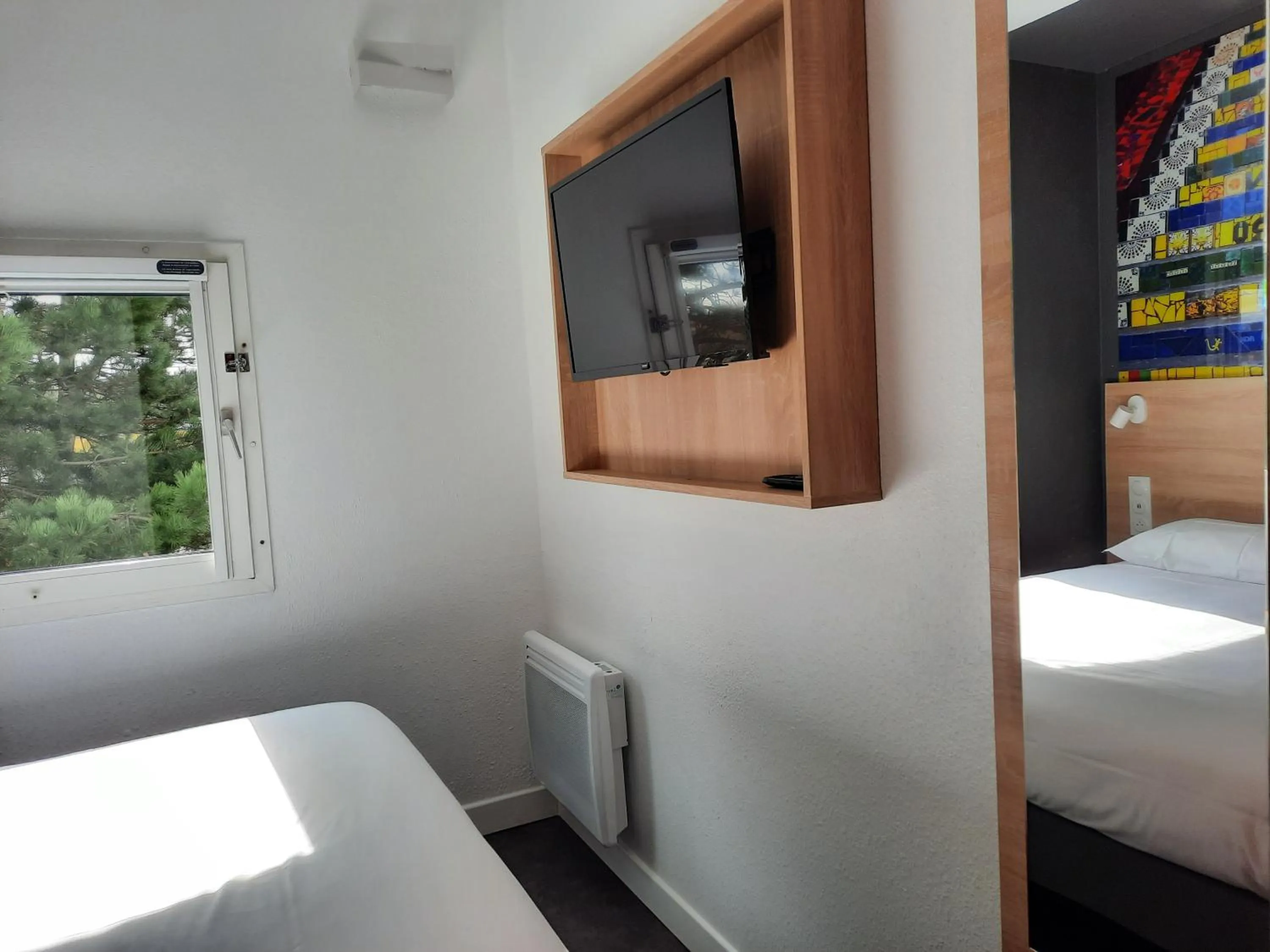 Communal lounge/ TV room, Bed in Kyriad Direct Caen Nord Memorial