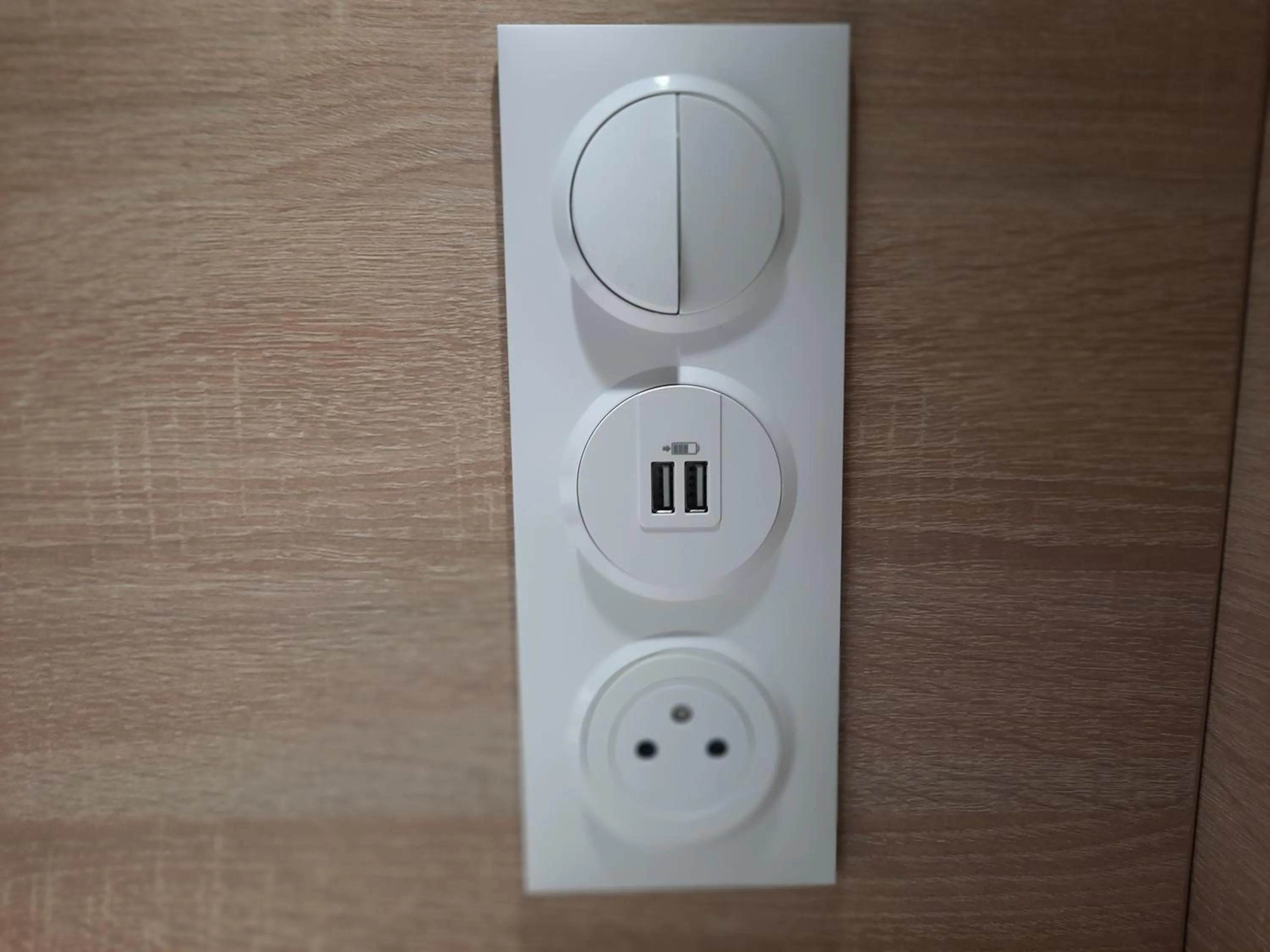 TV and multimedia in Kyriad Direct Caen Nord Memorial