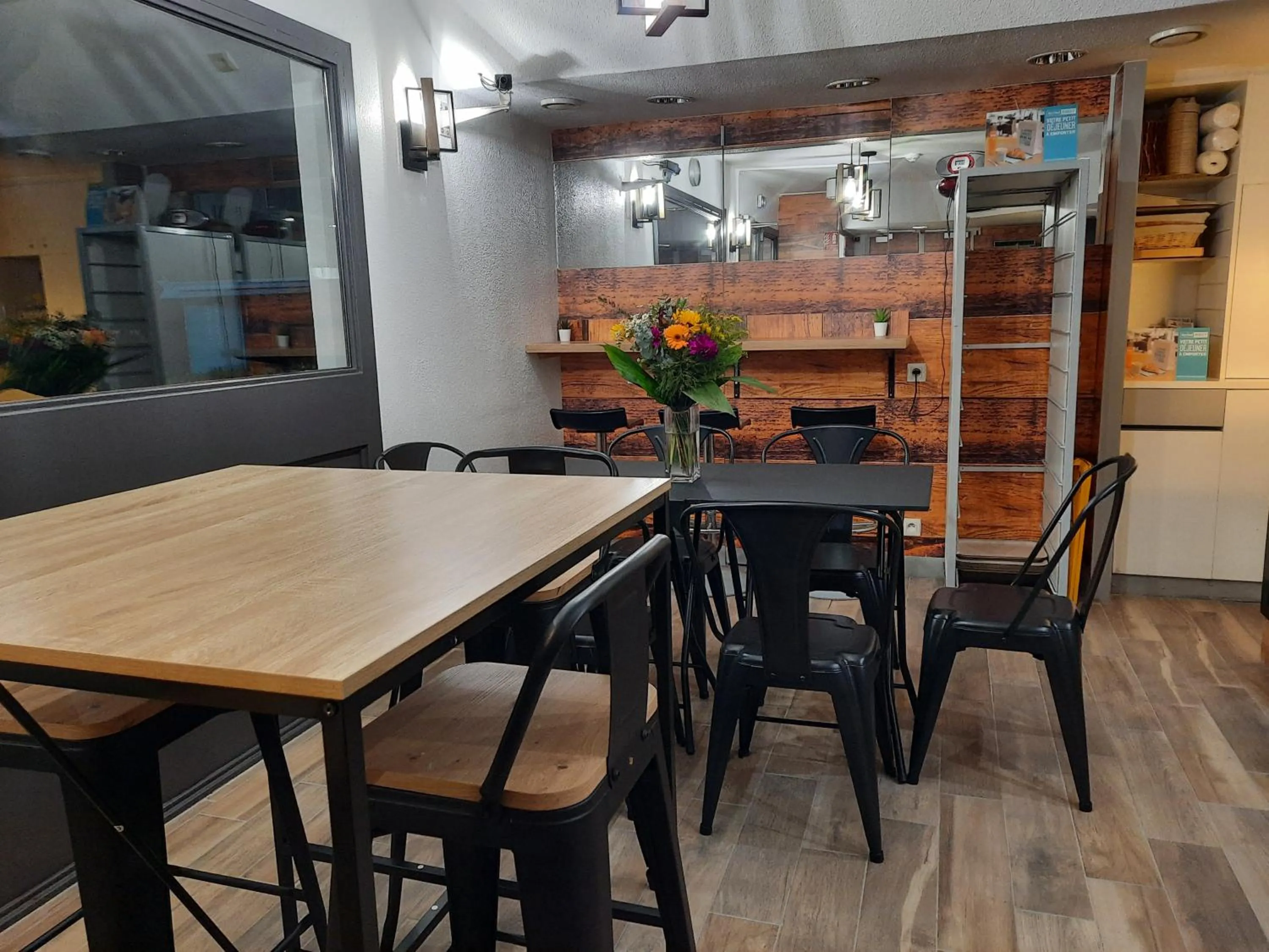 Lobby or reception in Kyriad Direct Caen Nord Memorial