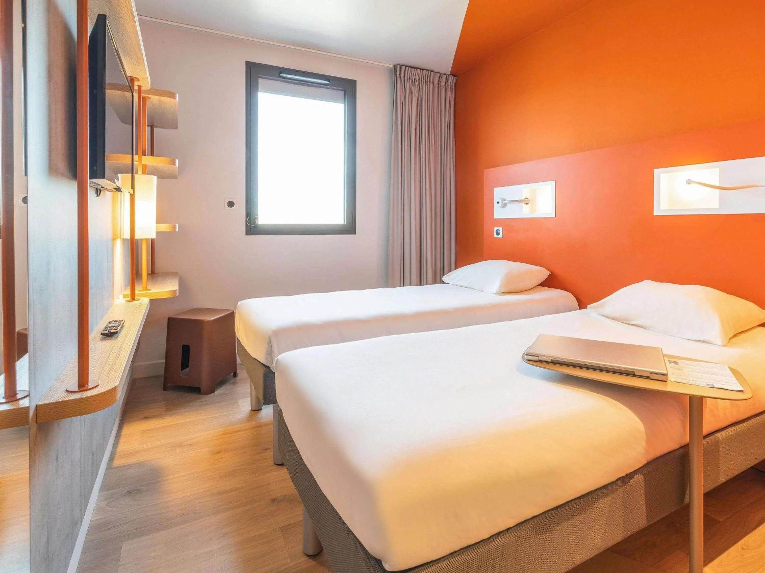 Property building, Bed in ibis budget Reims Thillois