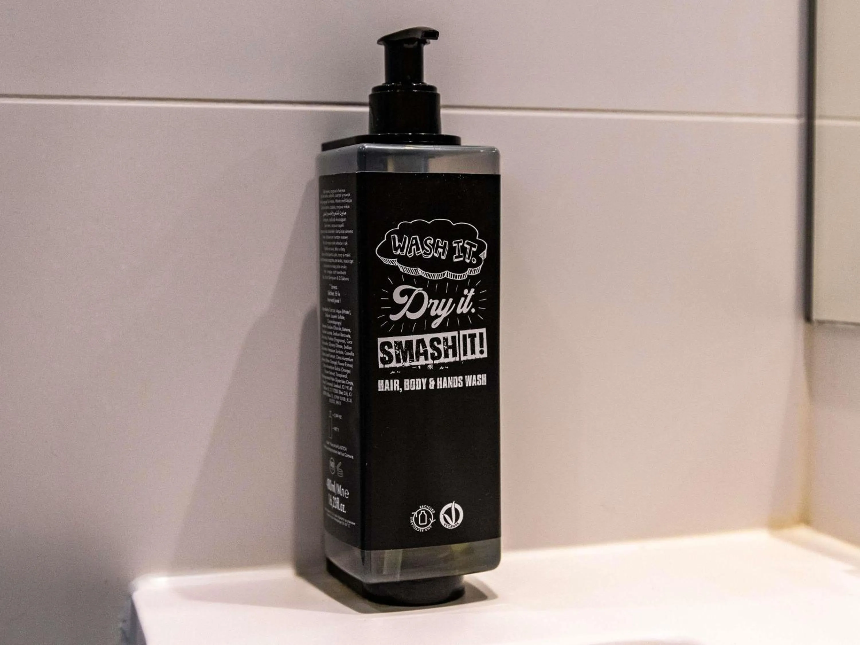 Bathroom in ibis budget Reims Thillois