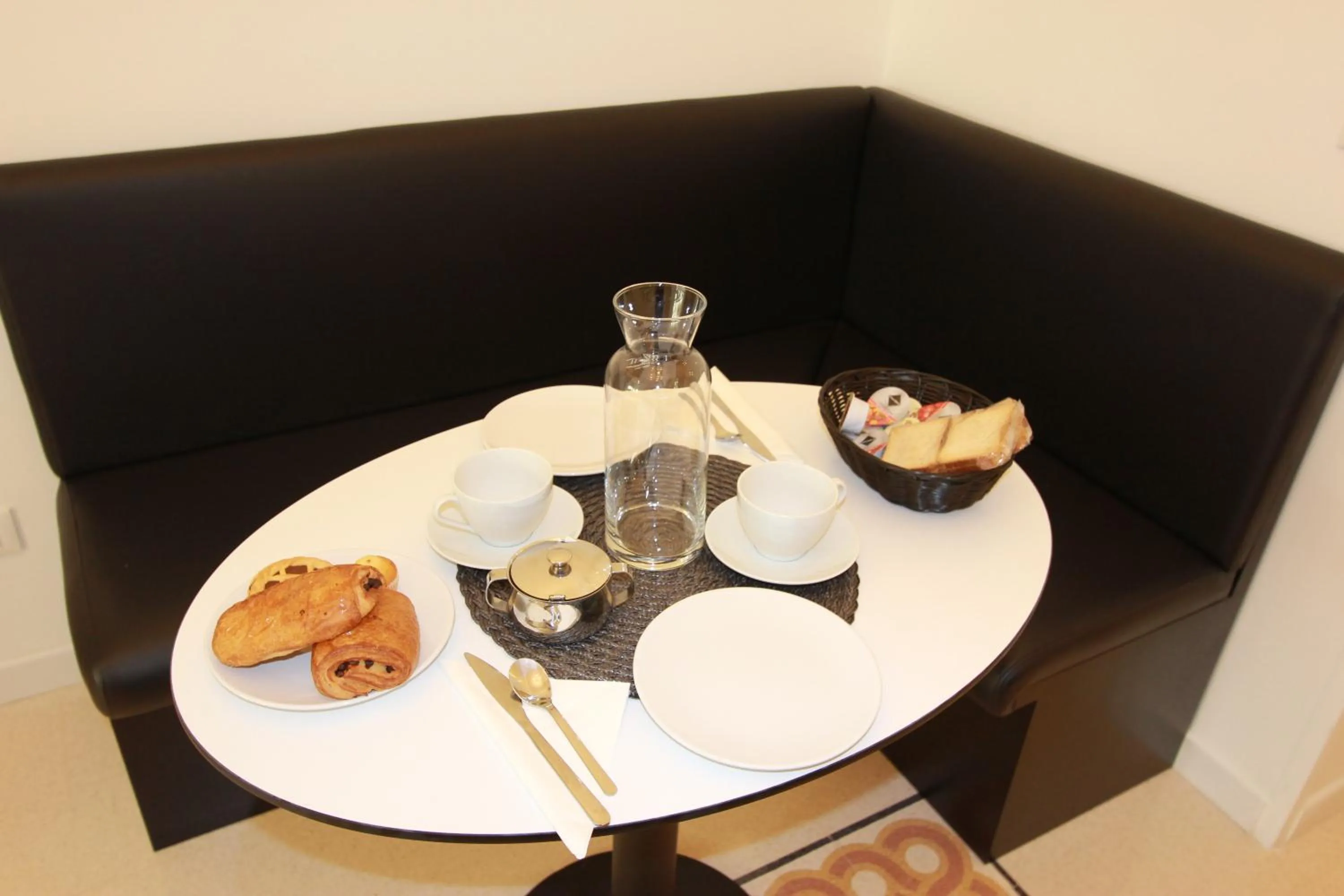 Breakfast in Art Atelier Risorgimento Guest House