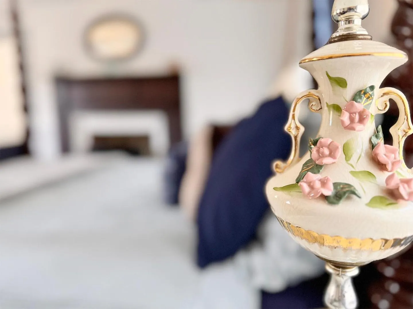 Bed in The Sunnyside Sisters Bed and Breakfast