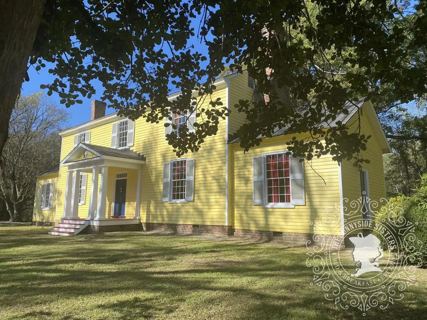 Property building in The Sunnyside Sisters Bed and Breakfast