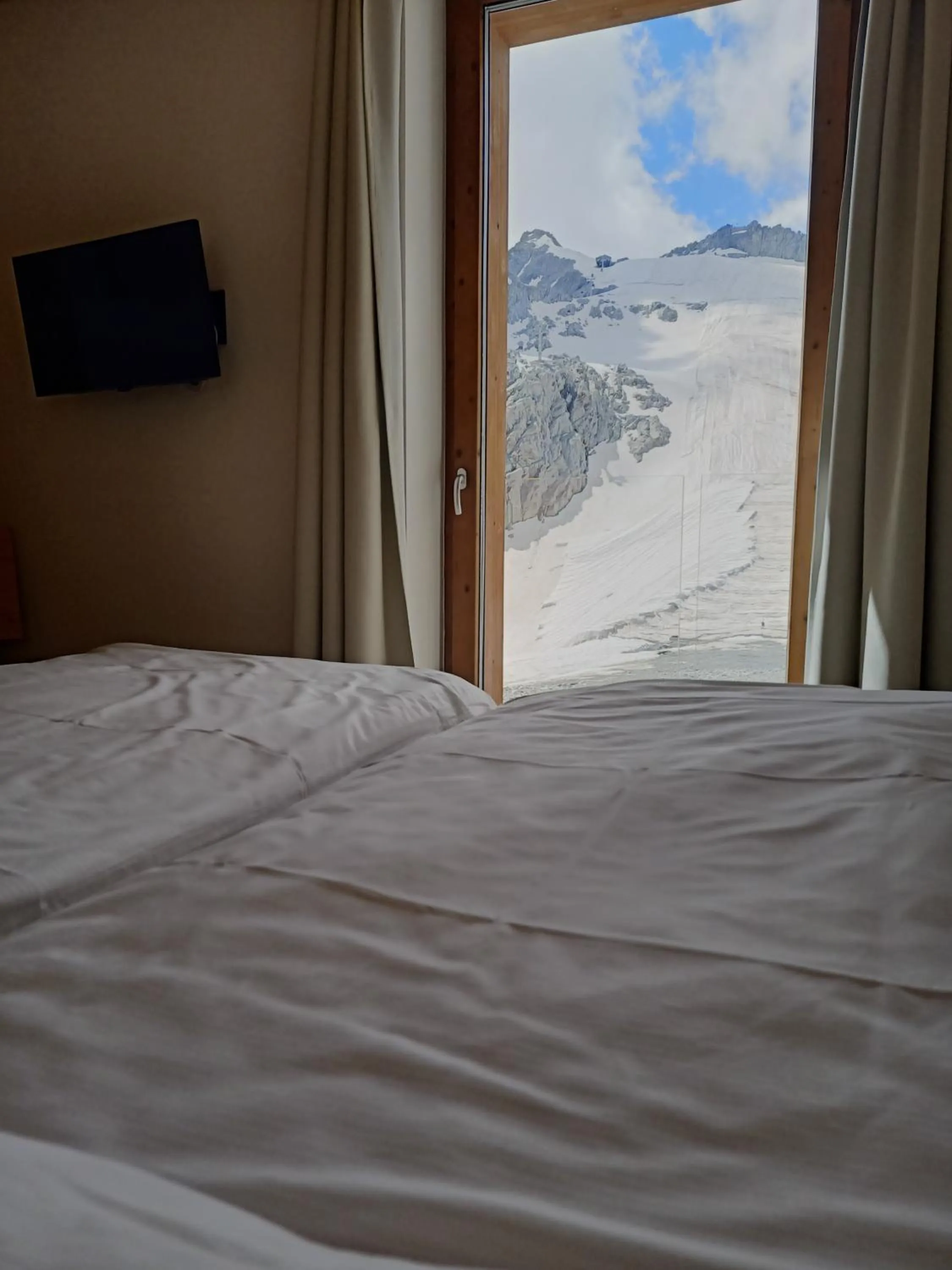 Photo of the whole room, Bed in CAPANNA PRESENA