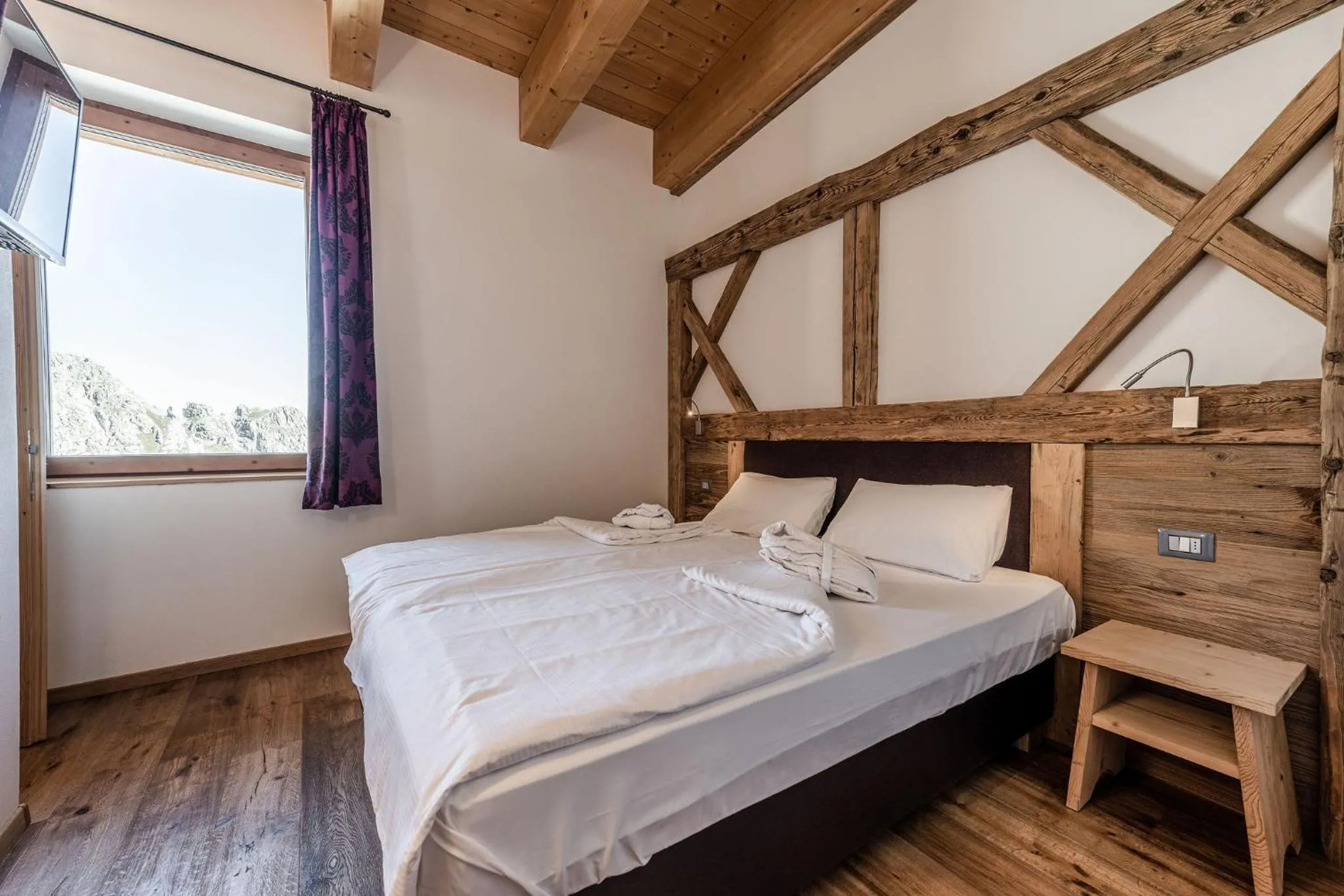 Bedroom, Bed in CAPANNA PRESENA