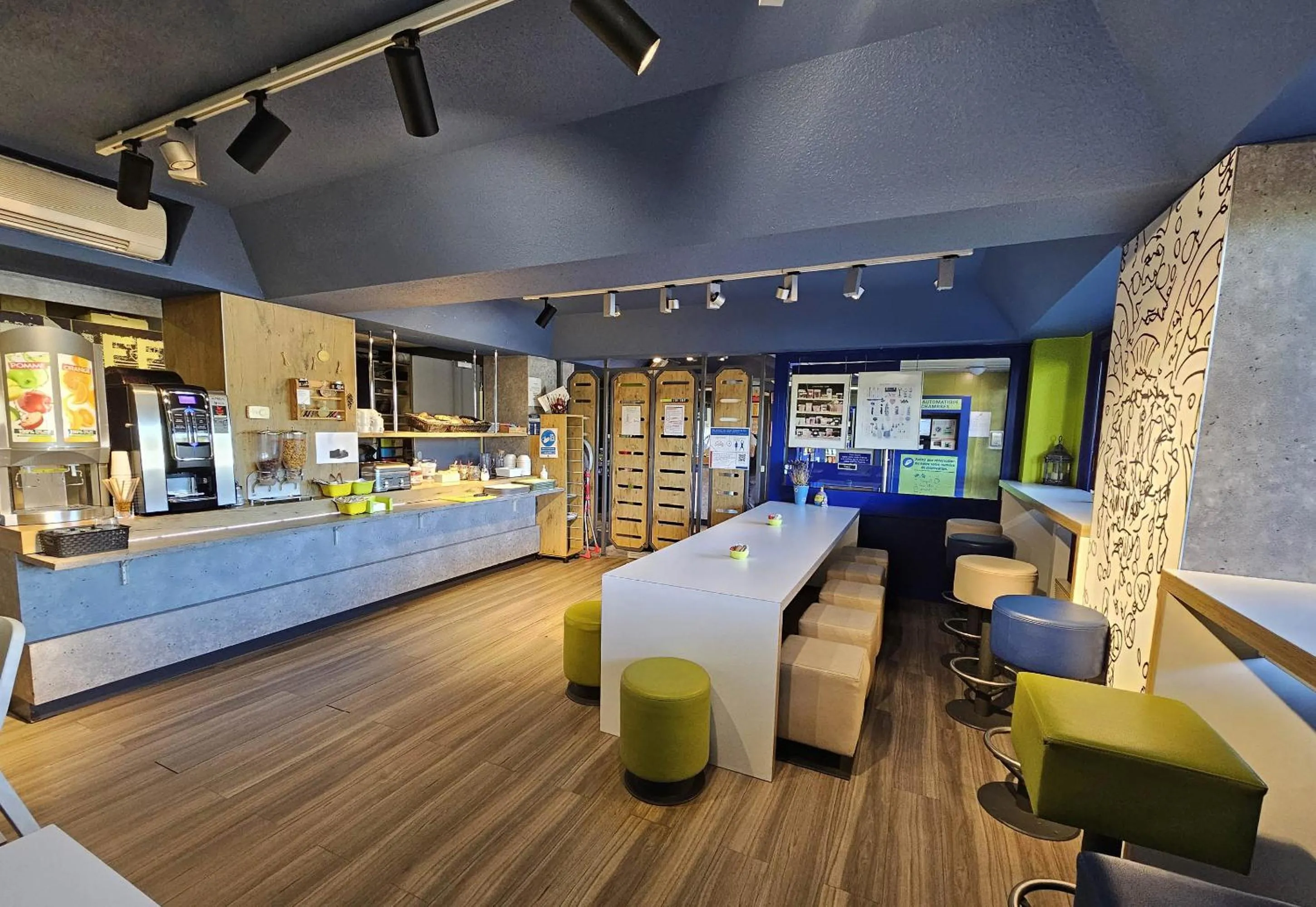 Food and drinks in ibis budget Thionville Yutz