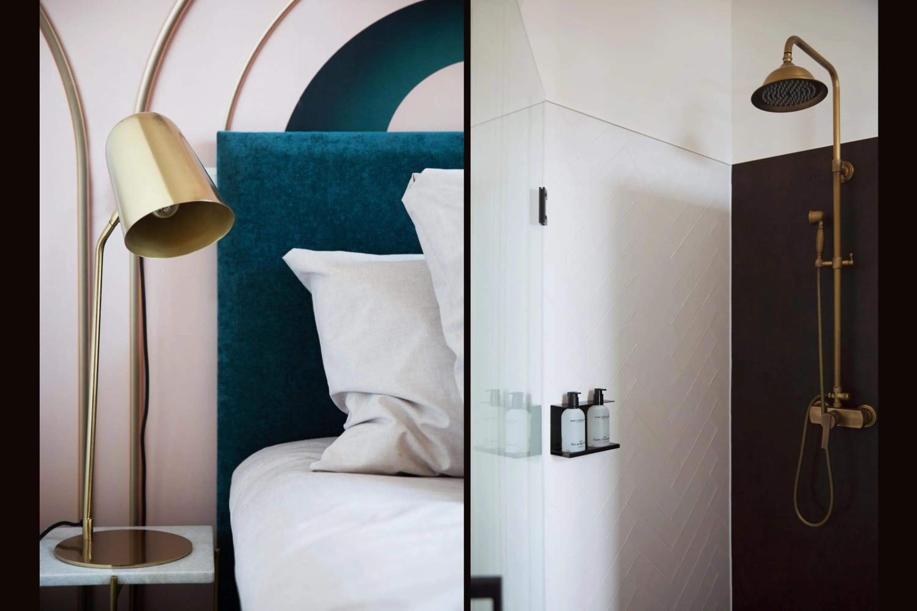 Shower, Bed in MUZE Hotel Utrecht