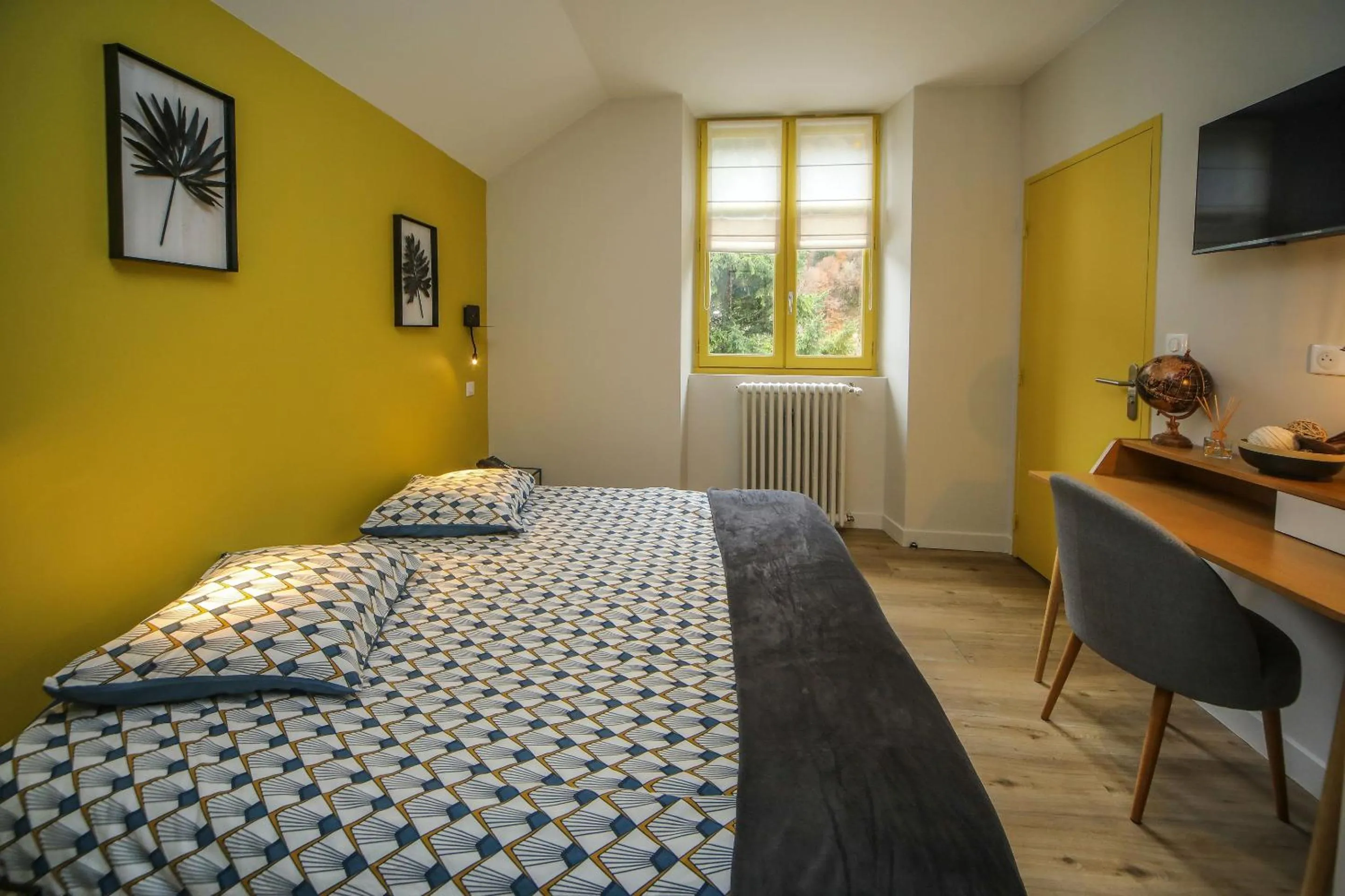 Bedroom, Bed in Hotel O Chiroulet