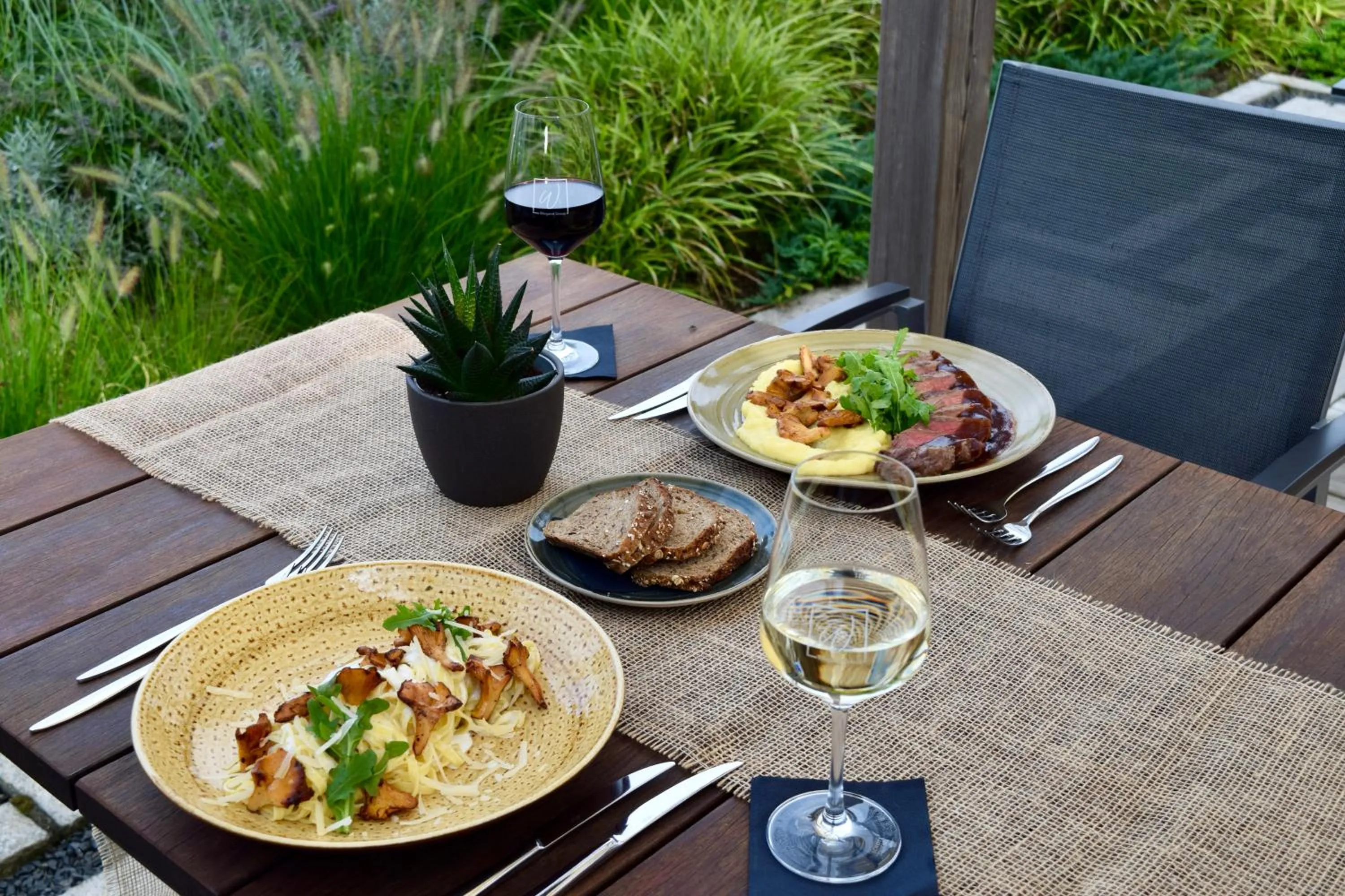 Restaurant/places to eat in cantera by Wiegand